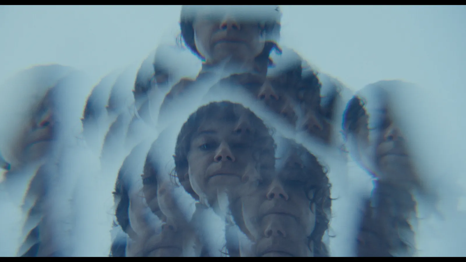 Was und wie siehst du, Liz (Tatiana Maslany)?! // © Neon