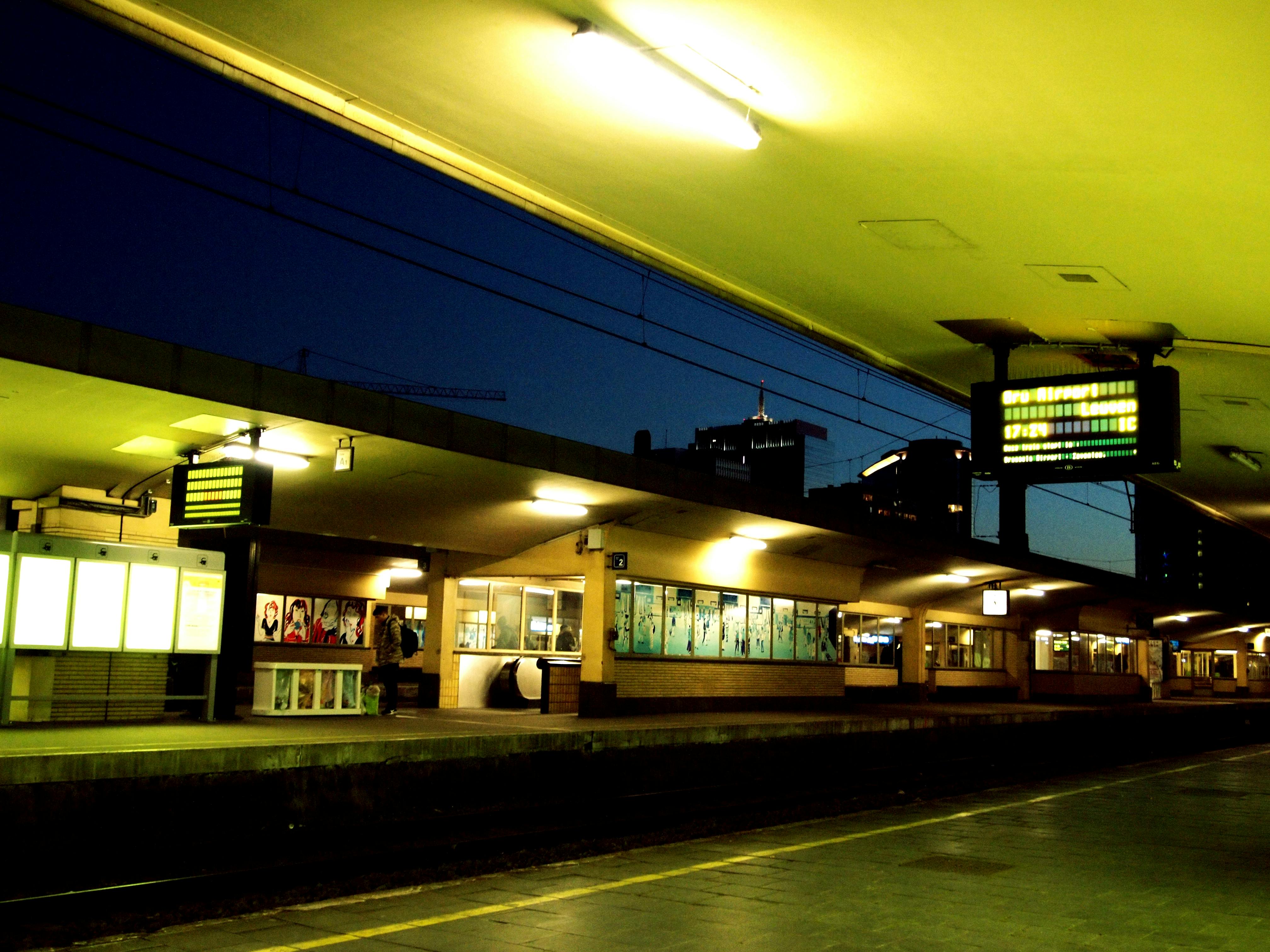 Bahnhof Brüssel
Auflage  :              25
Groesse :              15 x 19 cm






In eigener Sache,
das Bild des Monats verwandelt sich nun in das Bild der Woche.
Ein Bild kann auch immer ein schönes Geschenk sein.


Vielen herzlichen Dank für euer Interesse.
Preise sind telefonisch zu erfragen oder per Email

Interessiert? Schreib mir einfach an cege@gmx.de

oder nehmt über meine Webseite Kontakt zu mir auf.