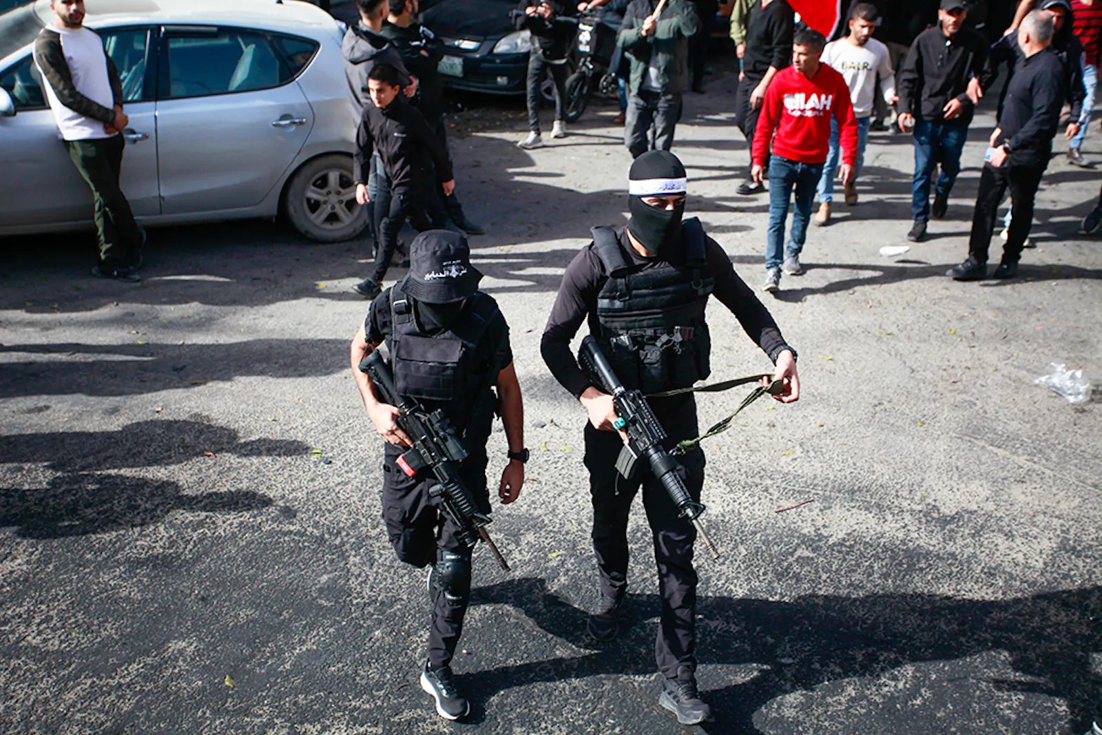 Bewaffnete bei einer Beerdigung im Westjordanland