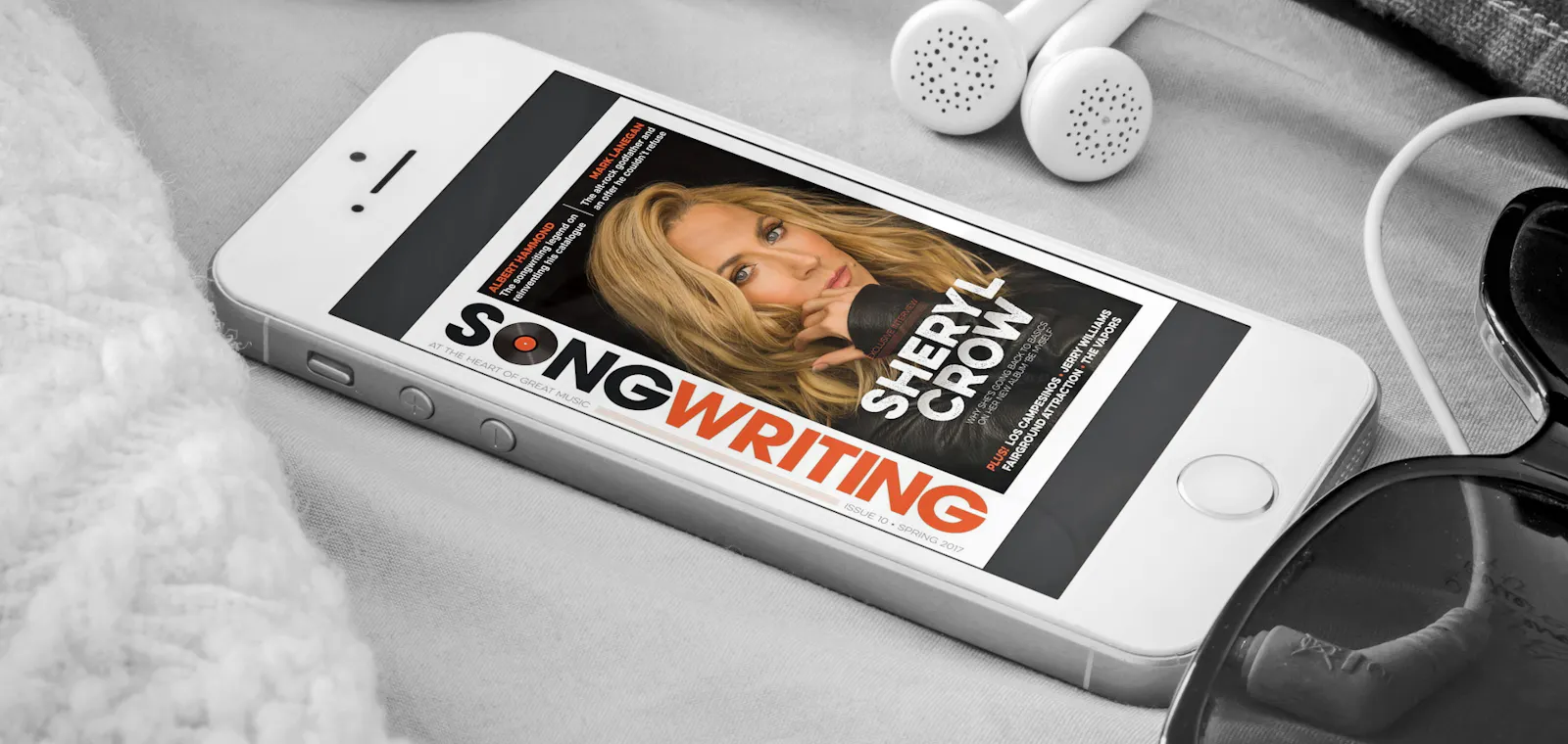 Sheryl Crow, Mark Lanegan, Albert Hammond, Los Campesinos!, The Vapors' David Fenton, Fairground Attraction's Mark Nevin, plus more interviews, tips, gear, news and reviews...