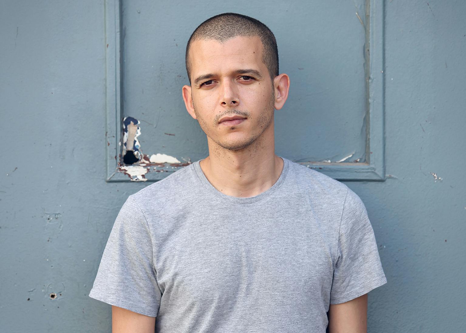 Abdellah Taïa’s 'The Bastion of Tears', now finally available in German, is a novel like an open wound of memory: poetic, painful, fragmentary. After the death of his mother, Youssef returns from France to his Moroccan hometown of Salé – and is confronted with the wounds of origin, family, homosexuality, exile, and the suffocating constraints of society. Rudolf Scheutle writes about an intense novel that is less read than lived through....