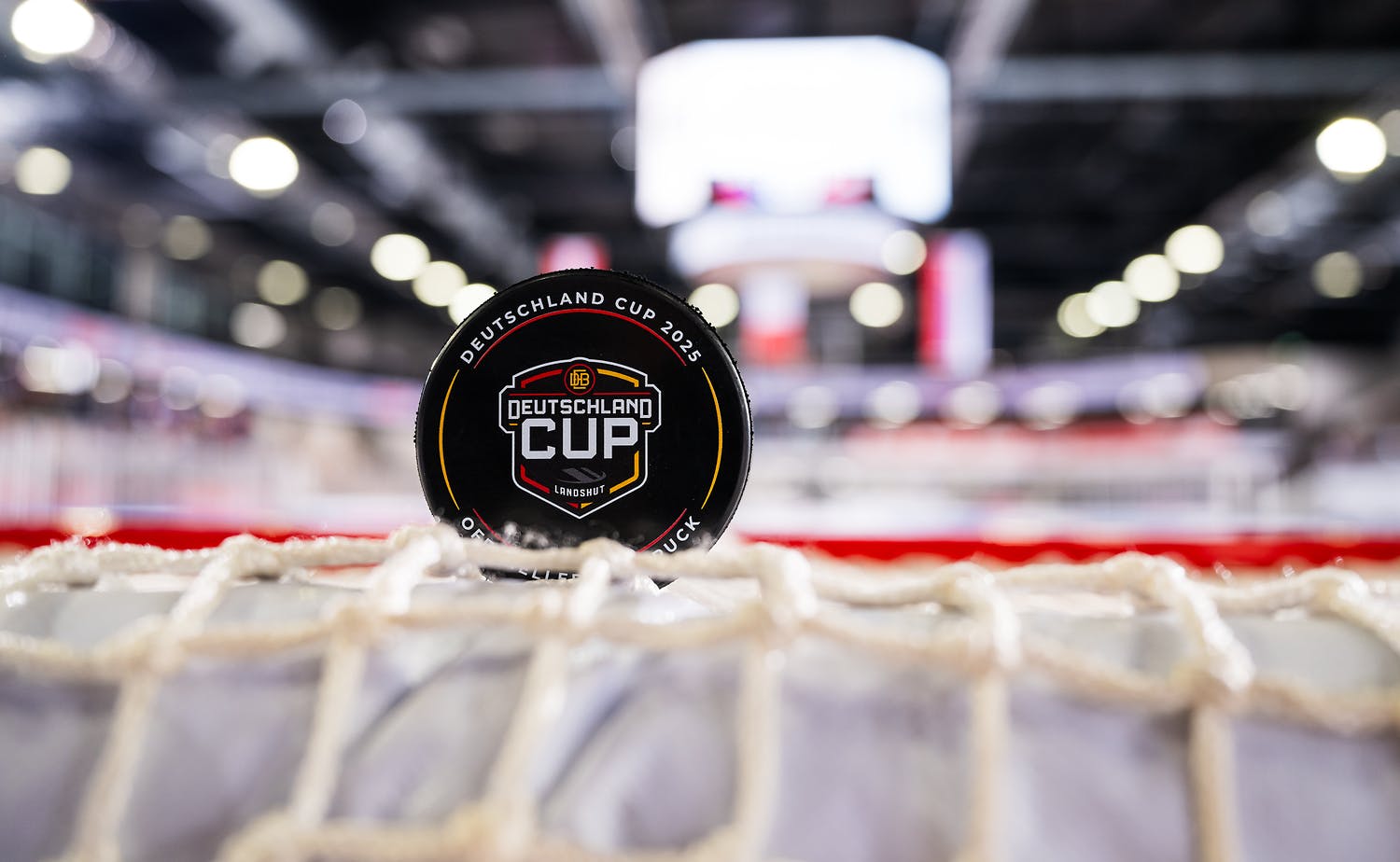 Beide Turniere und ein Zuschauerrrekord - der dritte Deutschland Cup in Landshut lief für den DEB nach Wunsch. Foto: Citypress