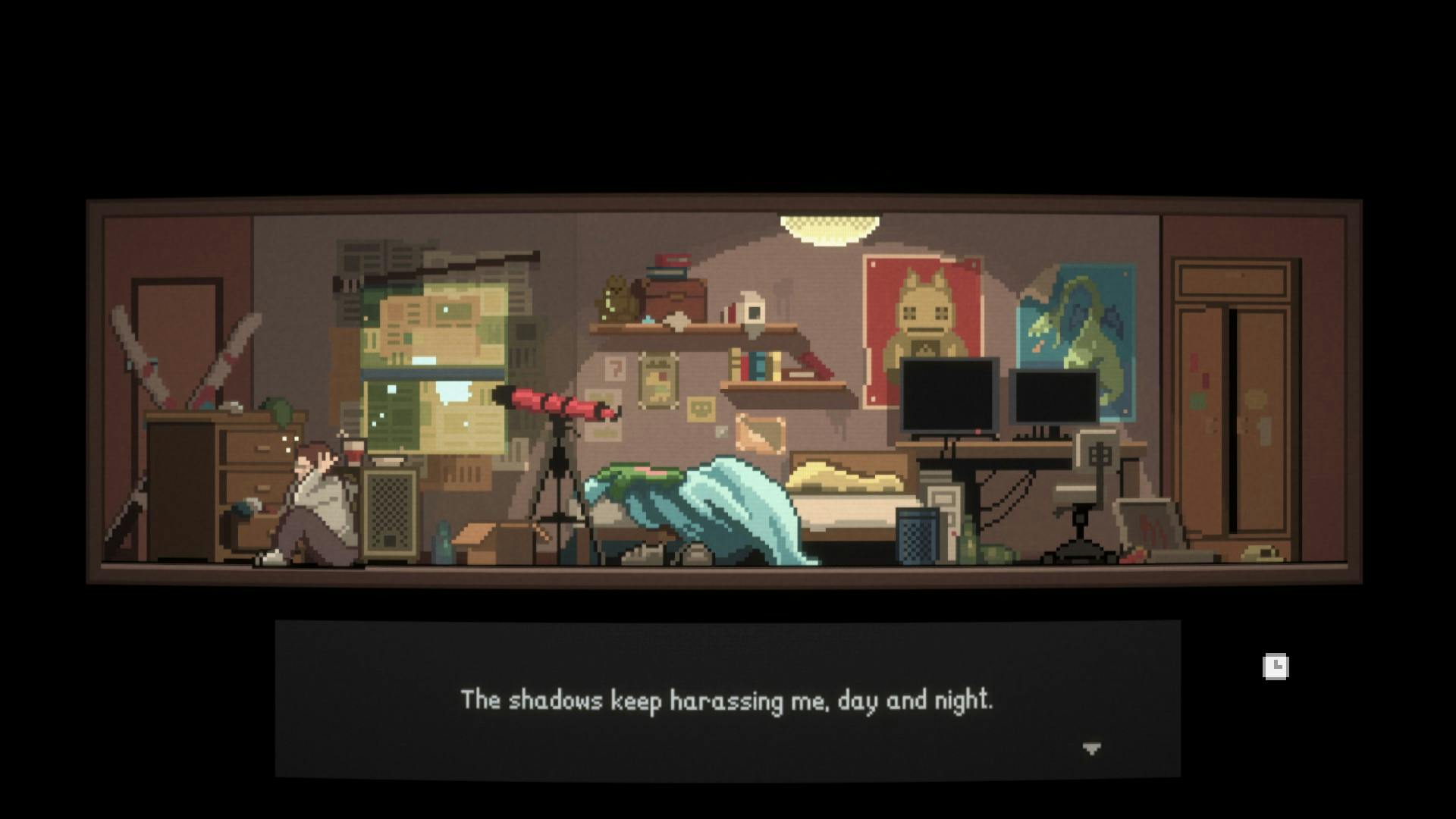 Screenshot Midnight Scenes, ein junger Mann sitzt auf dem Boden seines Zimmer, hält sich die Ohren zu, sagt, dass ihn Stimmen terrorisieren