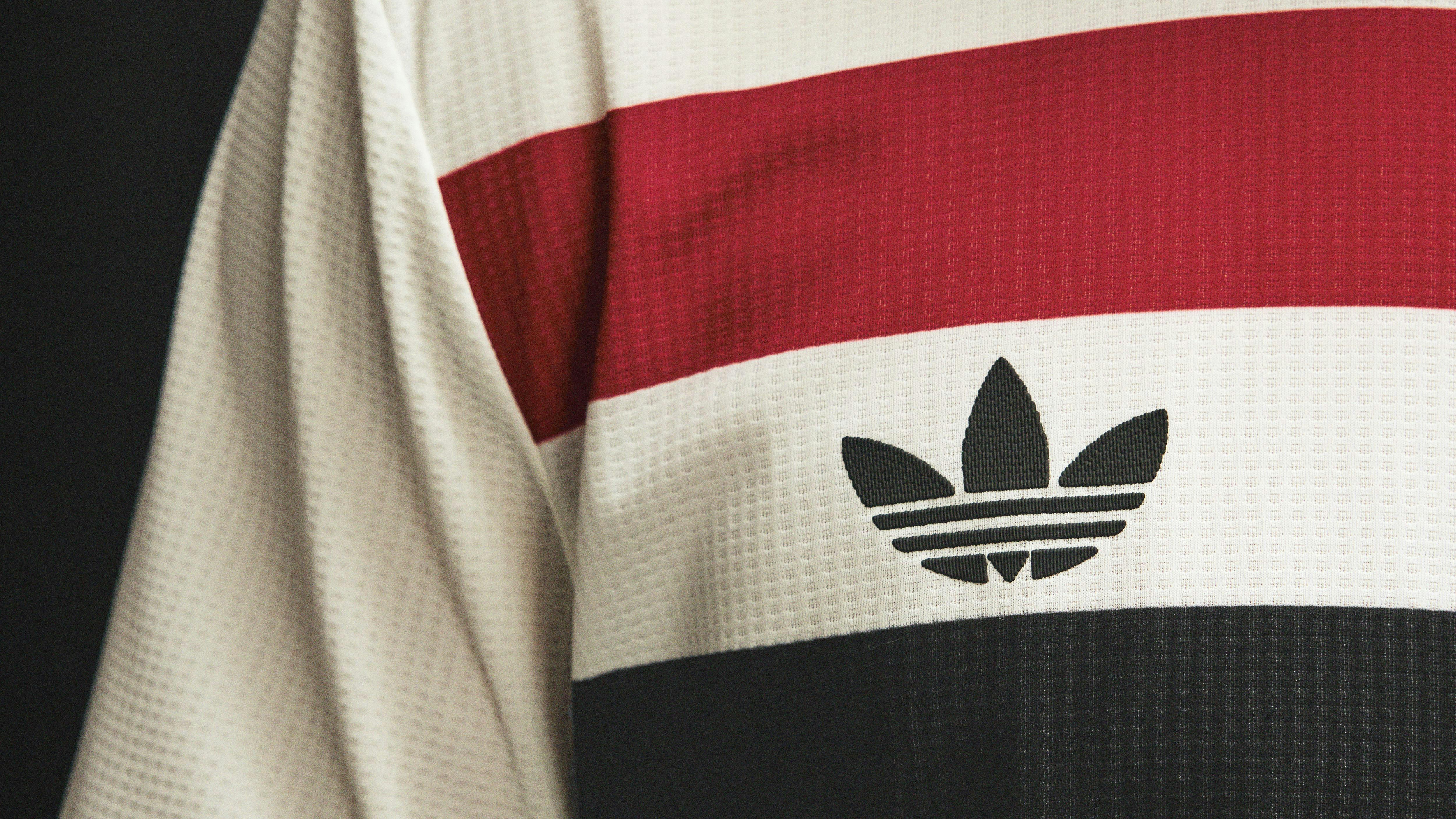 Das Adidas Trefoil-Logo auf dem neuen Ausweichtrikot von Manchester United.