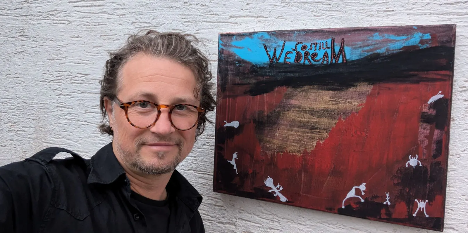 Dies ist ein Selfie von mir. Ich sehe ein bisschen müde aus, aber auch glücklich, denn ich stehe vor einem Gemälde, das mir der Maler Ben Gencarelle geschenkt hat. Von diesem Gemälde erzähle ich Dir weiter unten.