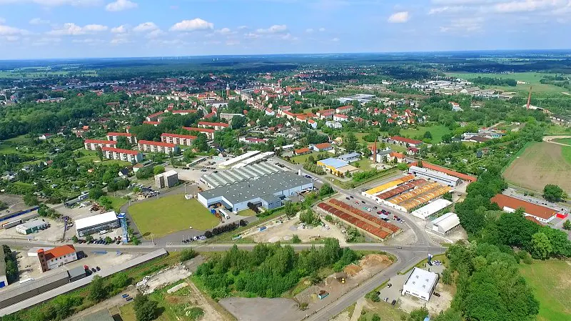 Rund 100 Firmen sitzen im Industrie- und Gewerbepark Massen. Noch fehlt ein Wissenschafts-Leuchtturm. Foto: Amt Elster