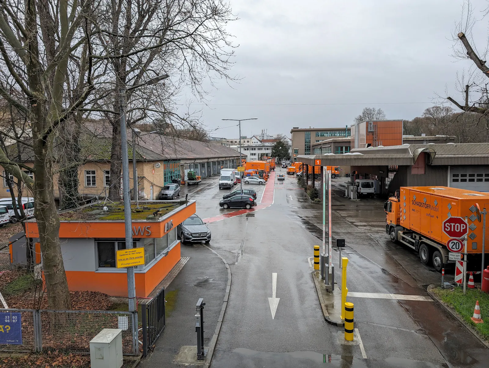 Die arg in die Jahre gekommene AWS-Zentrale an der Heinrich-Baumann-Straße in Stuttgart-Ost soll zeitgemäß bebaut und umgestaltet werden. Foto: Jürgen Brand