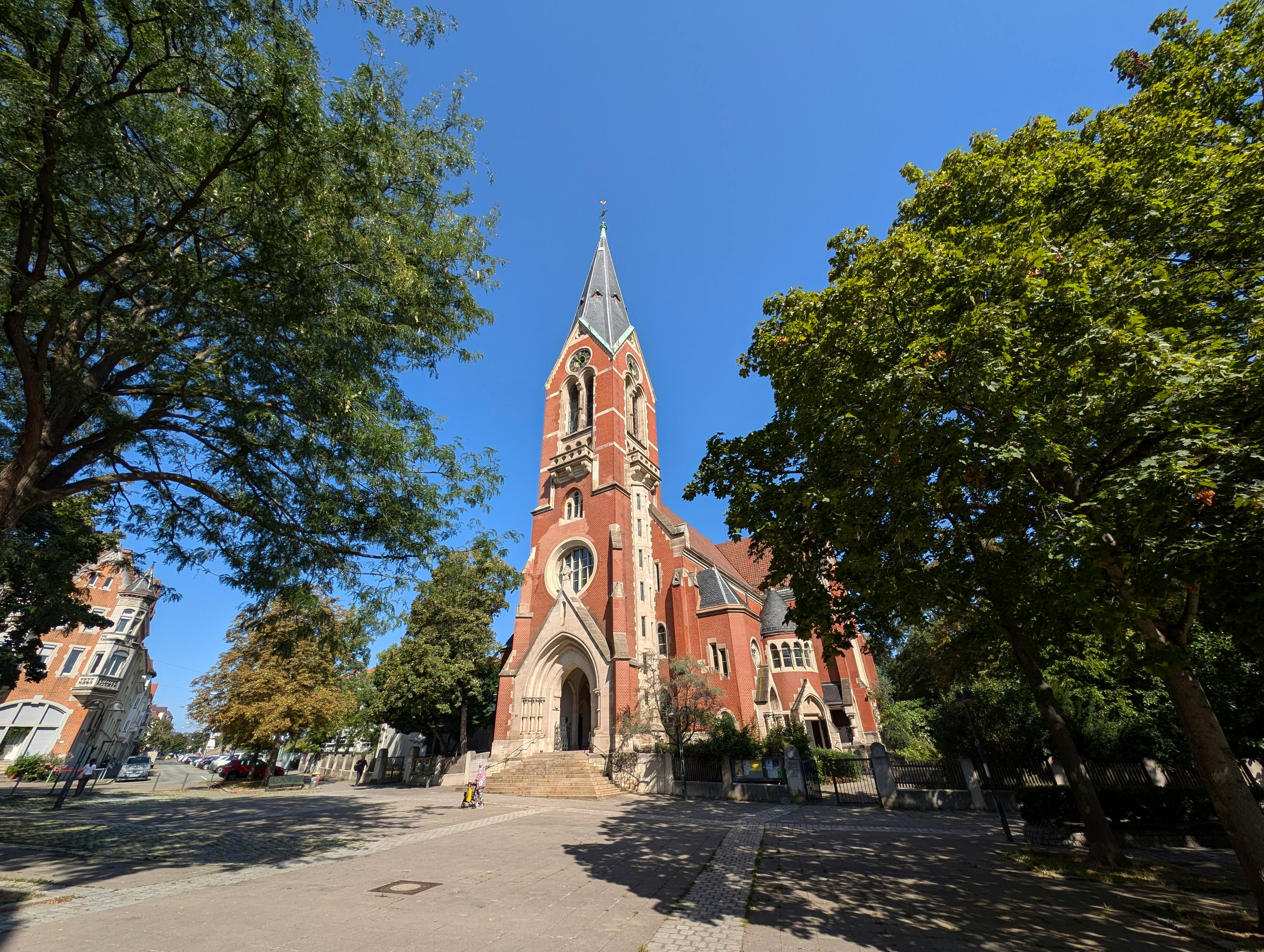 Auf dem Lukasplatz wird am Freitag, 1. August, ab 16 Uhr das Lukasplatzfest mit viel Musik und Theater gefeiert. Foto: Jürgen Brand