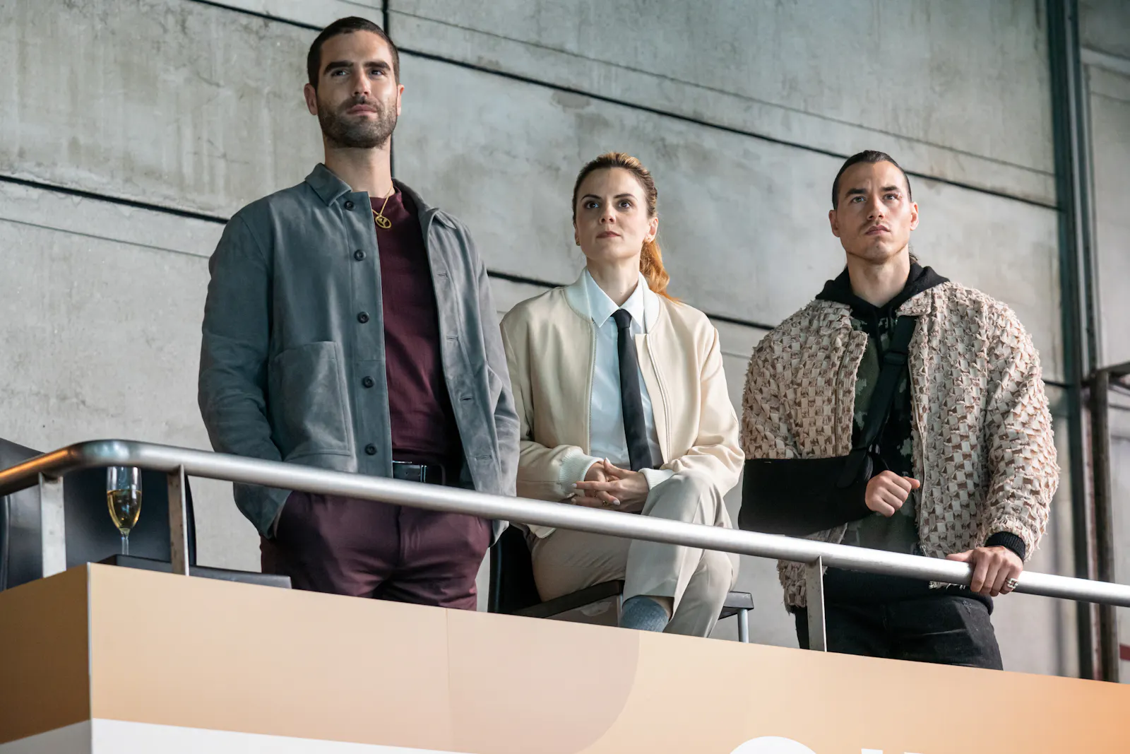 Alles im Blick - die OLYMPOs: Nico Furtado als Hugo Teixeira, Melina Matthews als Jana Castro und Jesús Rubio als Iker Delallave
