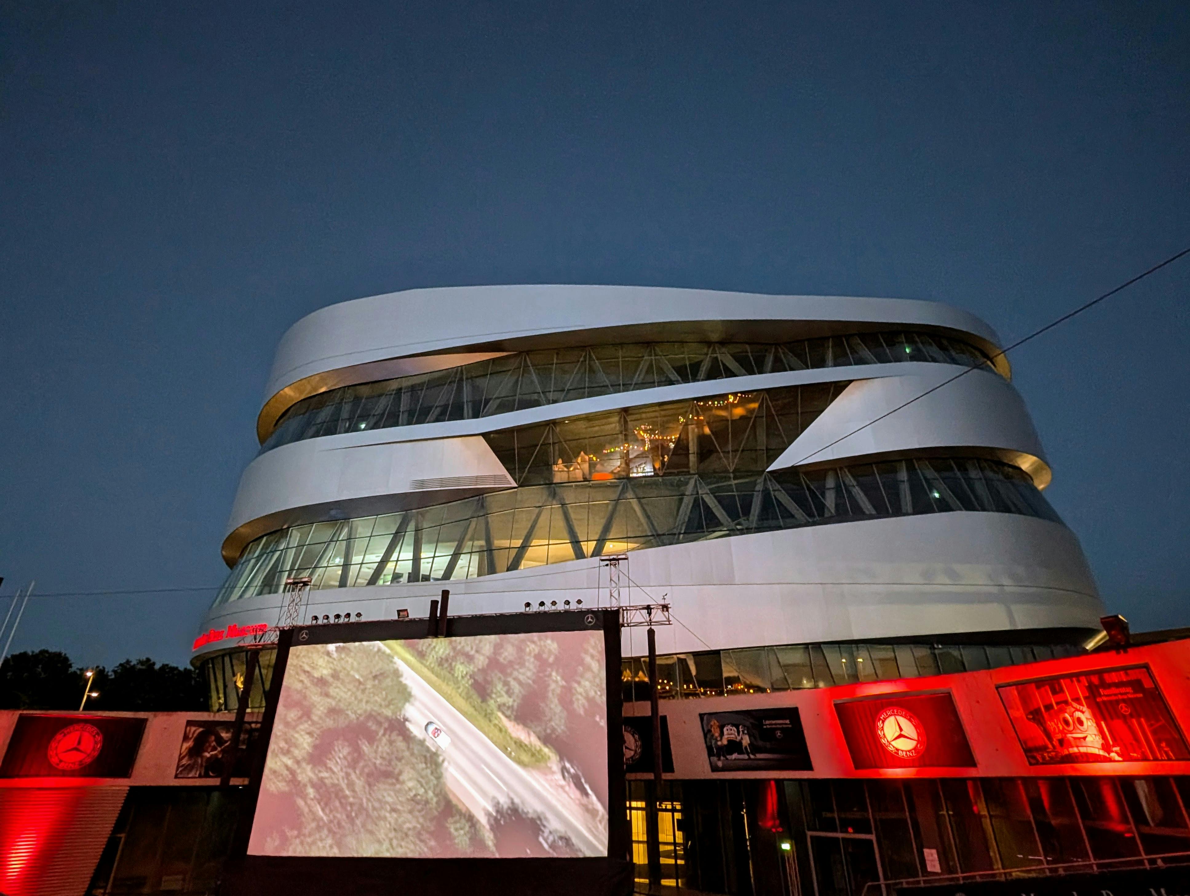 Am Freitagabend startet das Open-Air-Kino beim Mercedes-Benz-Museum. Foto: Jürgen Brand