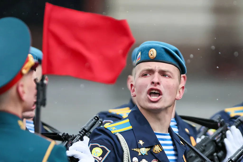 Luftlandesoldaten bei der Parade 2024