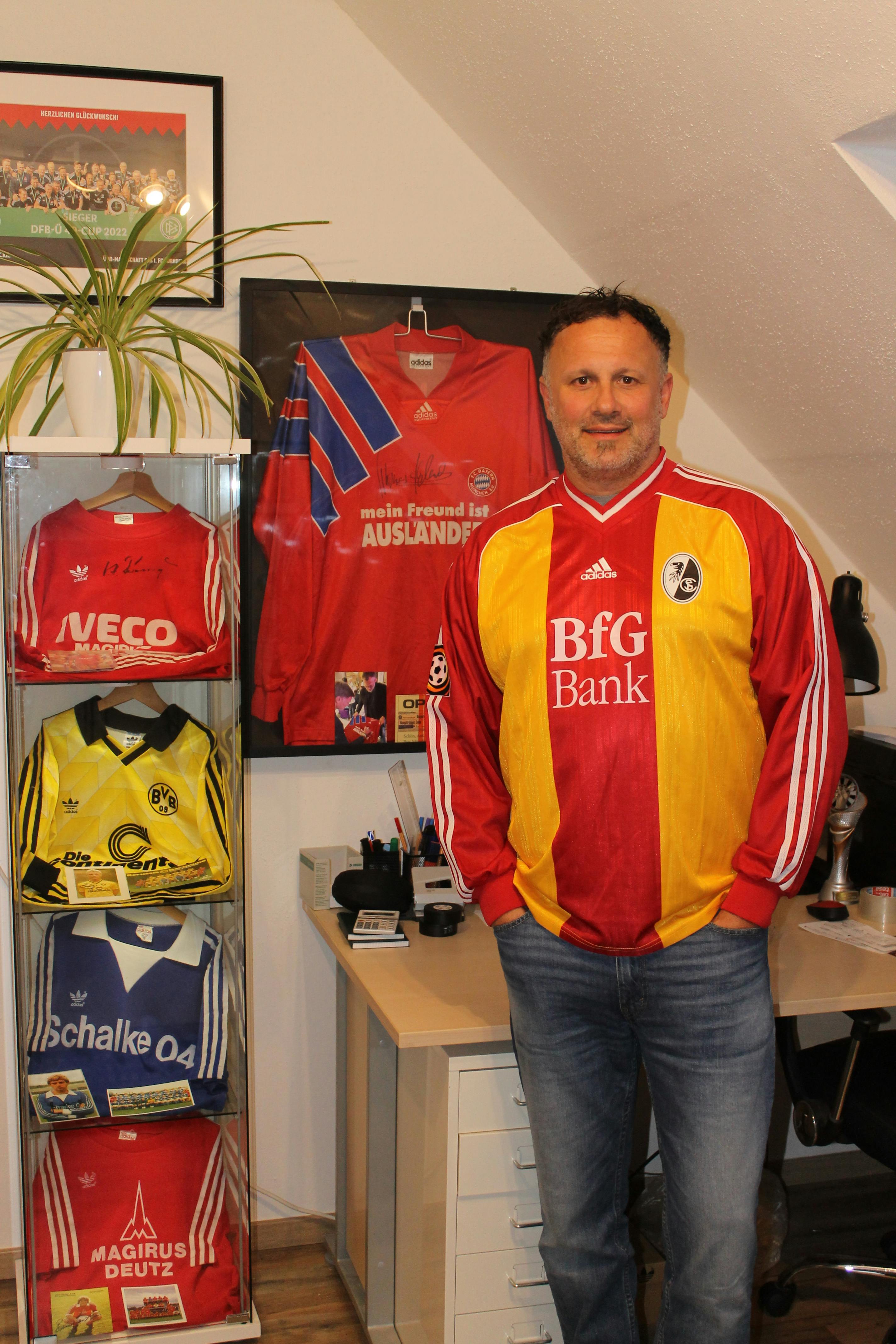 Stefan Hampl im Trikot des SC Freiburg, mit dem er am 6. März 1999 sein erstes Bundesliga-Spiel beim FC Bayern bestritt. Foto: Stefan Hampl
