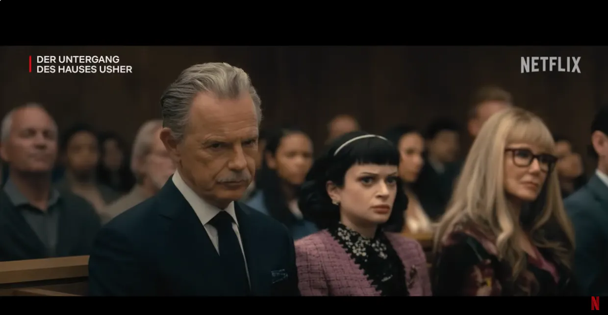 Roderick Usher, June Usher und Madeline Usher aus der Netflixserie "Der Untergang des Hauses Usher" im Gerichtssaal