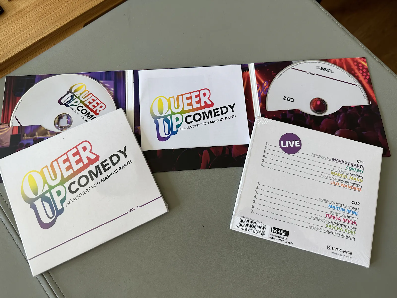 Die Queer up! Comedy CD von allen Seiten
