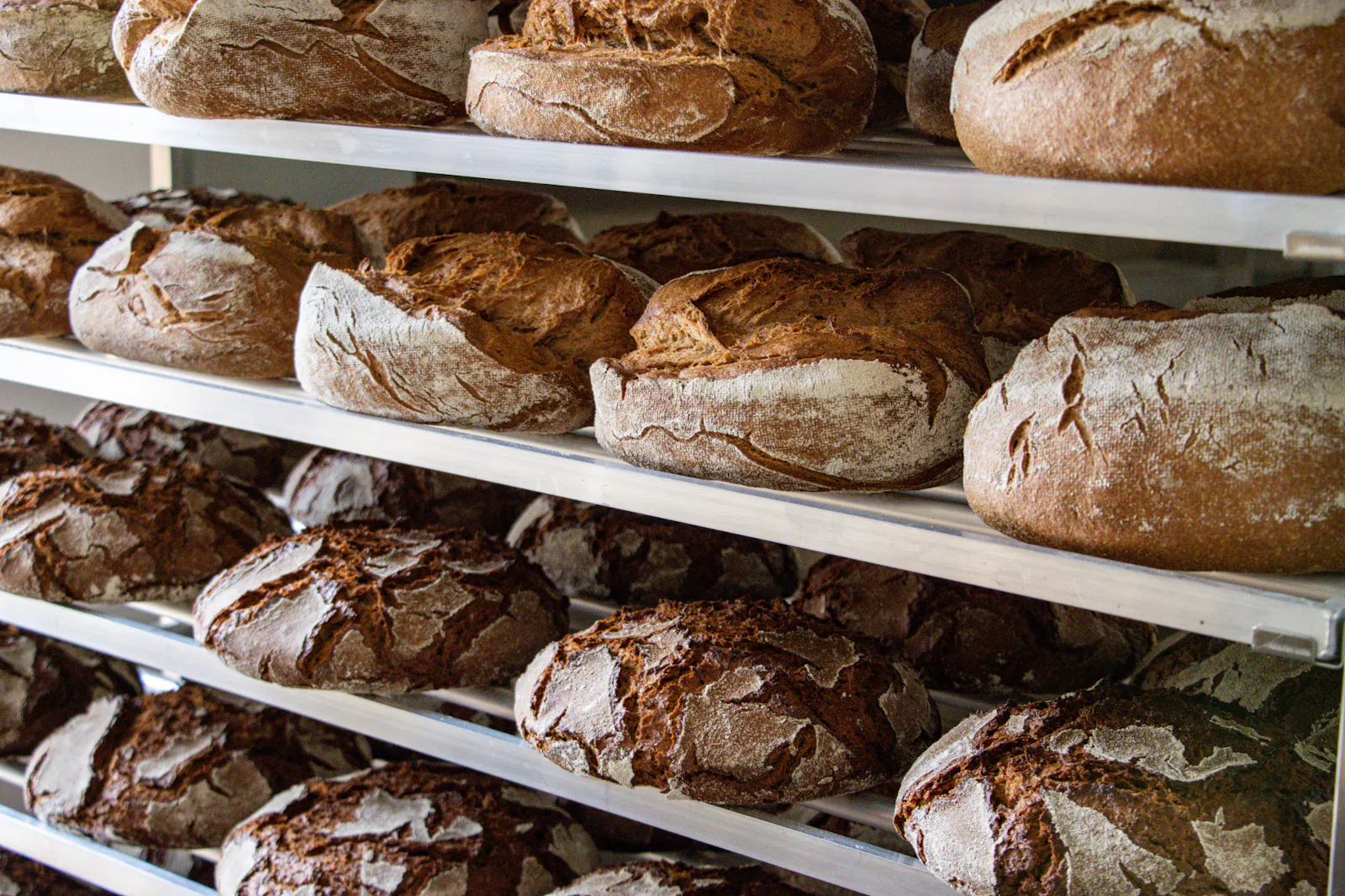 Ob ein Brot in großer oder kleiner Menge gebacken werden soll, entscheidet darüber, wie die Rezeptur aussehen muss.