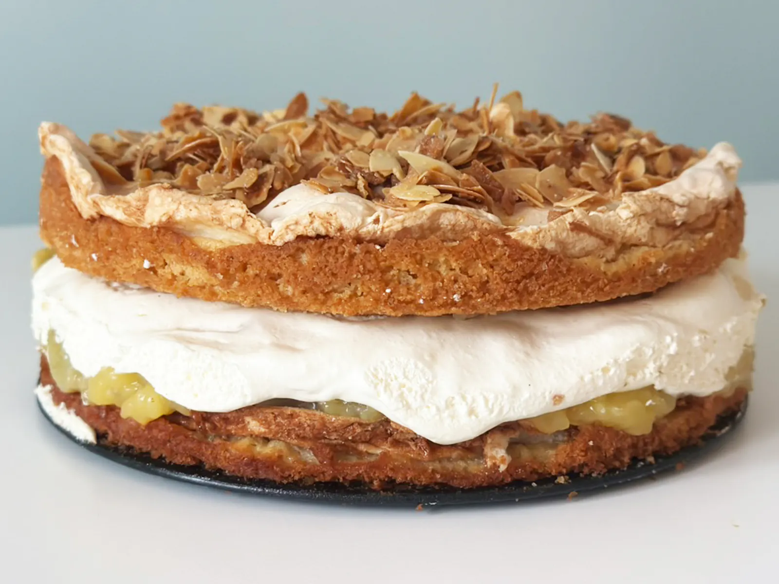 Stachelbeer-Baiser-Sahne-Torte