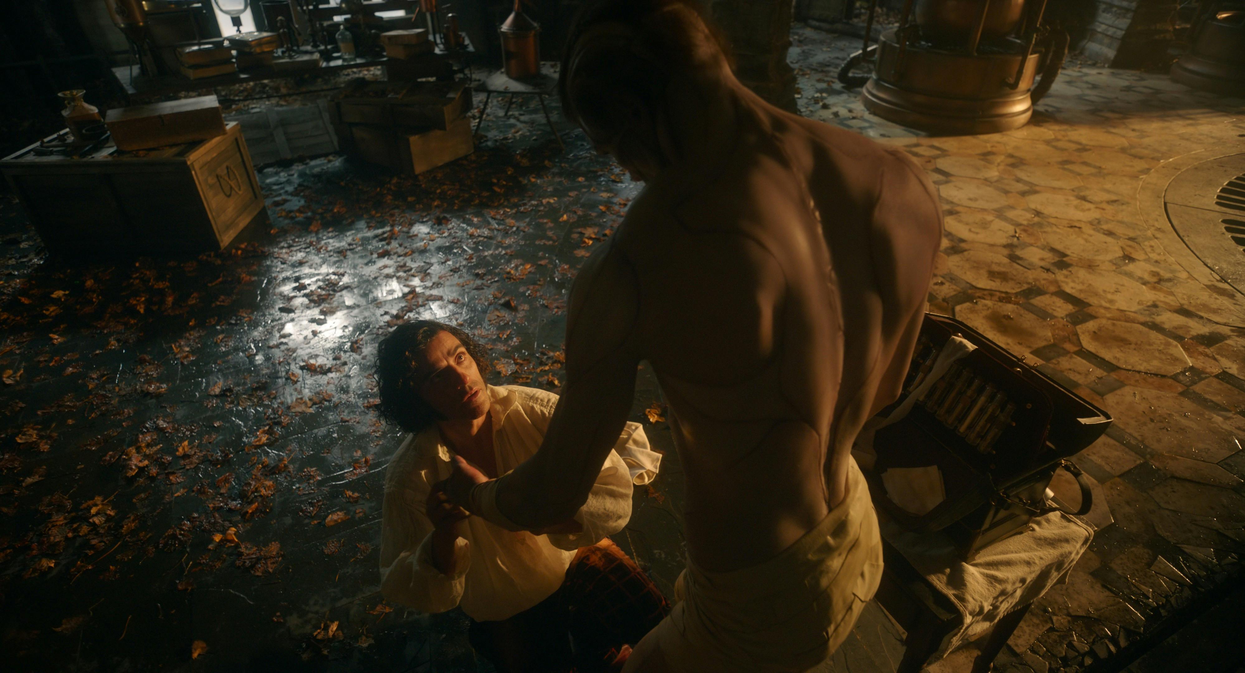 Streit unter Liebenden? Victor Frankenstein (Oscar Isaac) und das knackige Monster (Jacob Elordi) // © 2025 Netflix, Inc.