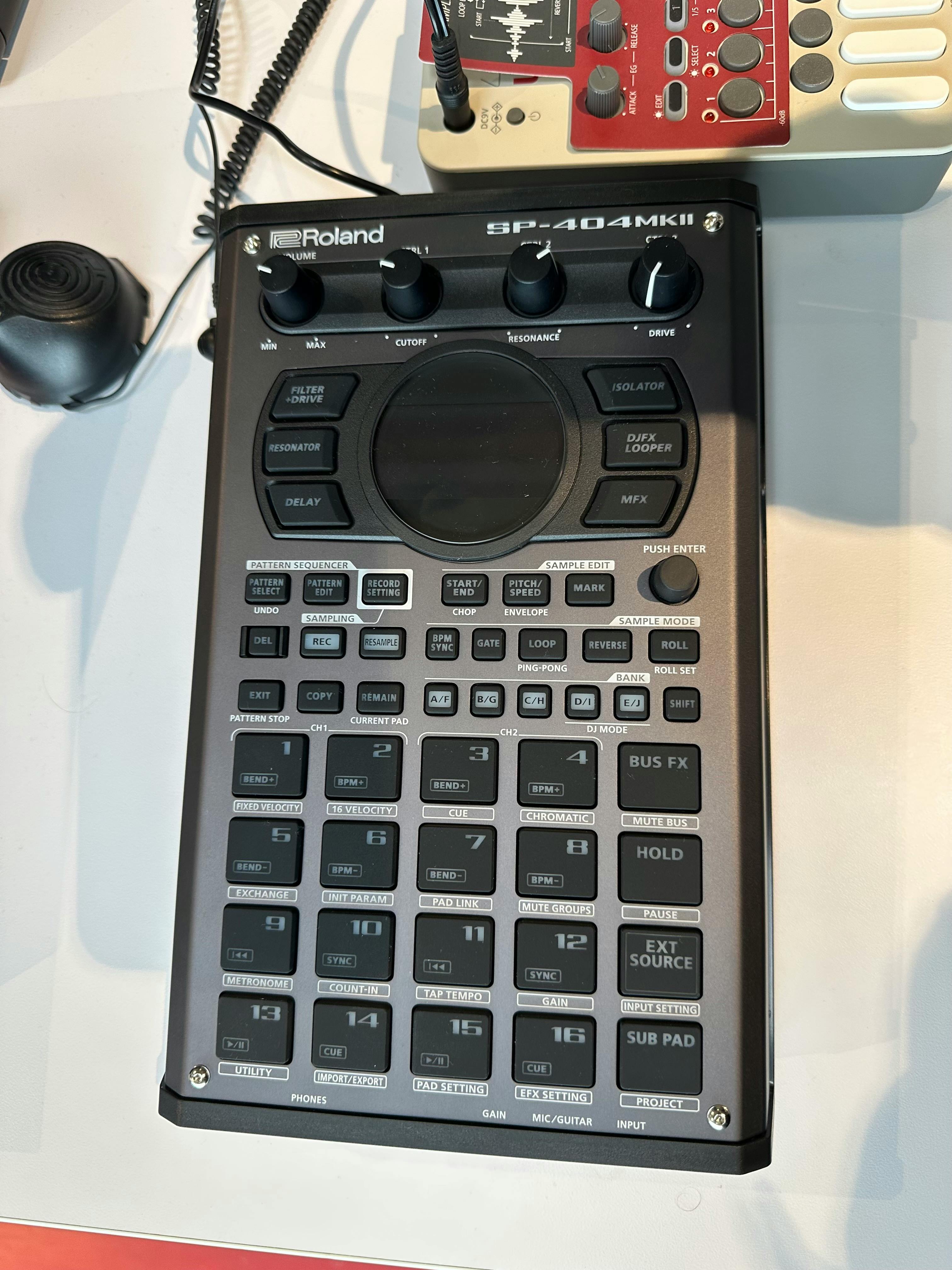 Die Roland SP404 wird gut gepflegt