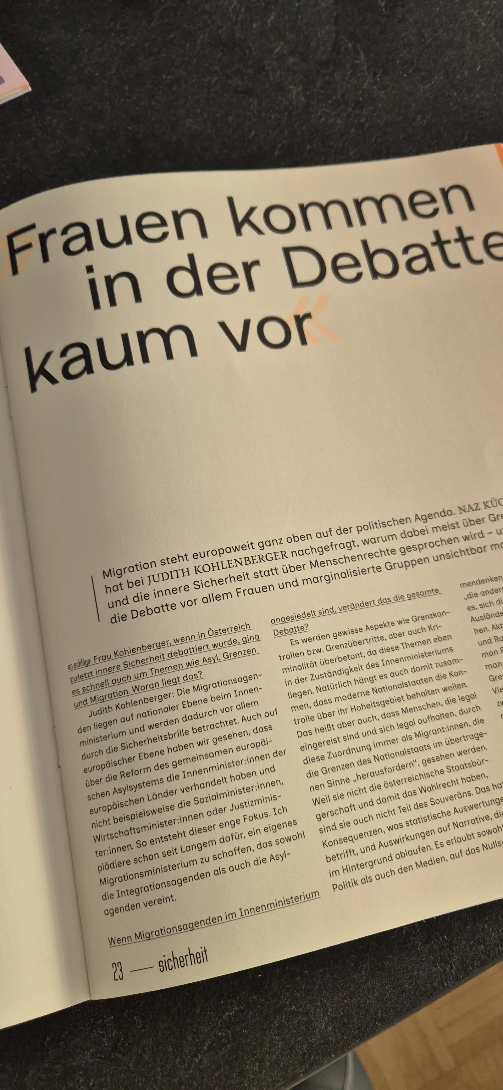 Magazinseite, auf der zu lesen ist: Frauen kommen in der Debatte kaum vor.