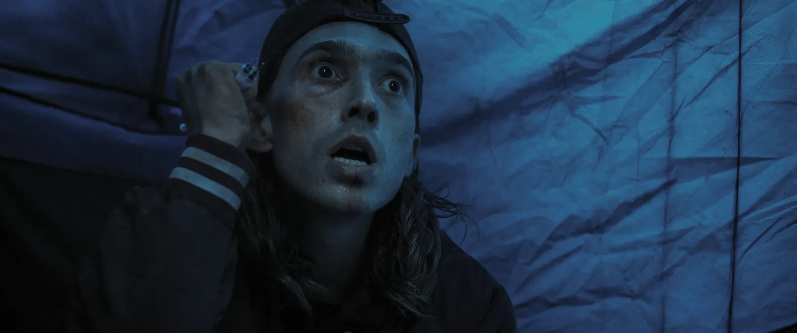 Nur süchtig oder auch schuldig? Anthony (Austin Abrams) spritzig-manisch in WEAPONS