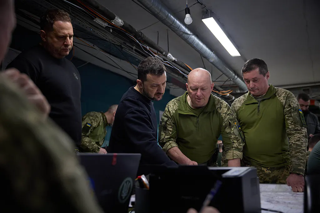 Präsident Selenskyj bespricht sich mit Militärs in einem Bunker