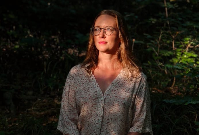 Die Wiener Stressmanagerin Simone Arlits erklärt im Interview mit STORY.HELDIN, warum Frauen oft über ihre Grenzen gehen – und wie sie lernen können, damit aufzuhören.