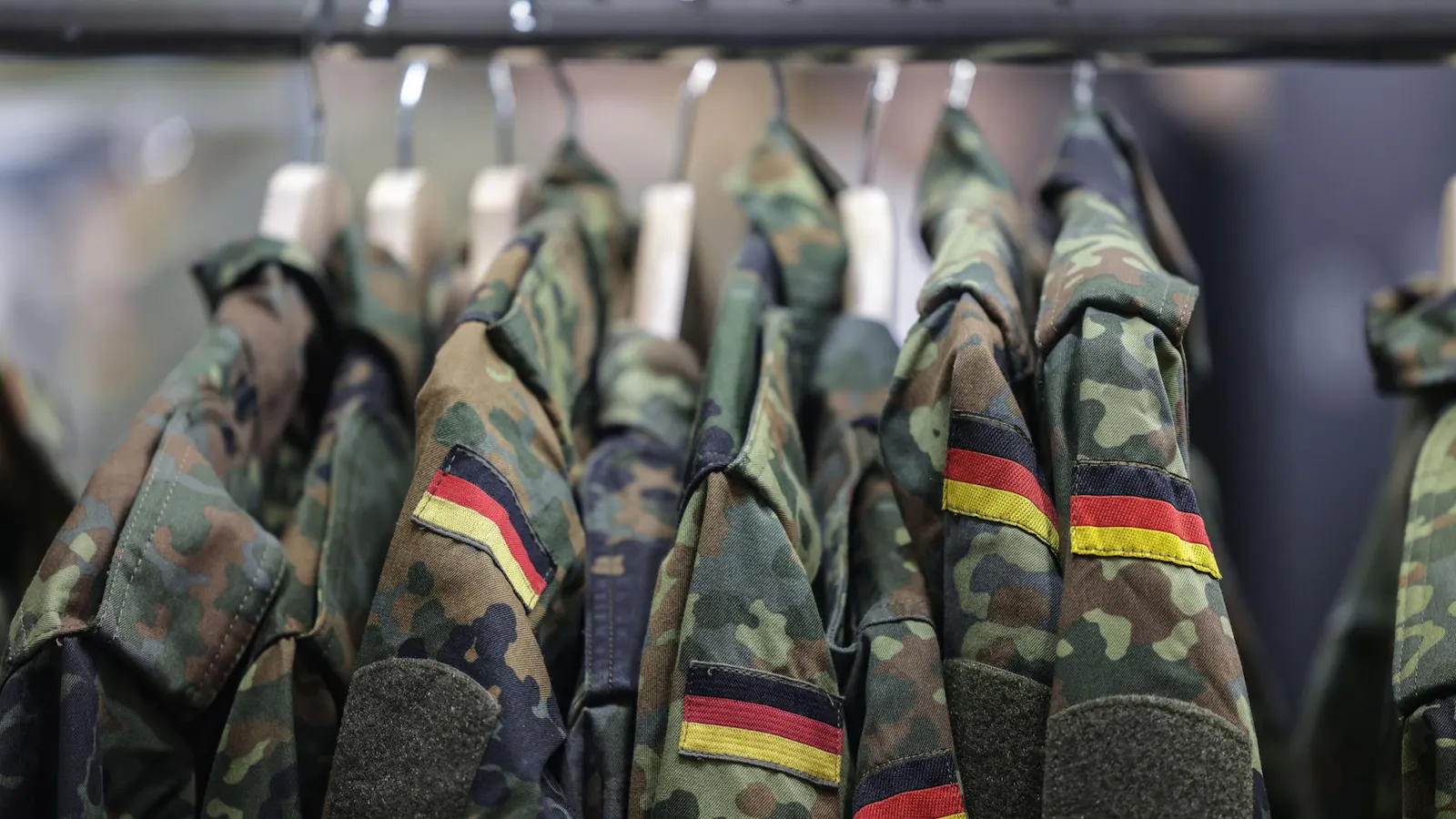 Wehrpflicht und Freiwilligkeit? Anscheinend "Jacke wie Hose" — zumindest von der Regierungsebene aus gesehen.