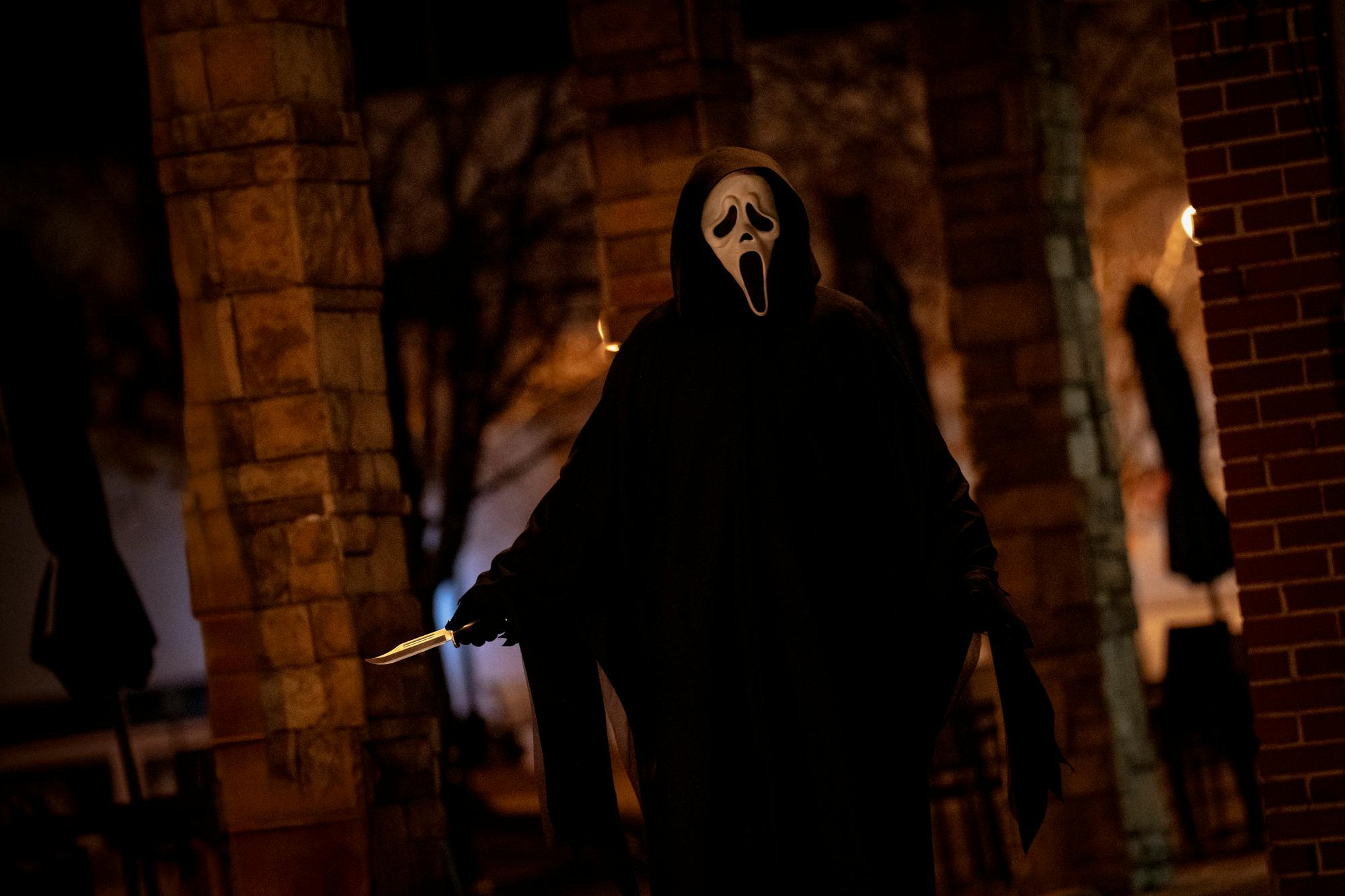 Bruh, wie theatralisch: Ghostface in SCREAM 7 // © 2025 Paramount Pictures. Ghost Face is a Registered Trademark of Fun World Div., Easter Unlimited, Inc. ©1999. All Rights Reserved., Foto: Jessica Miglio