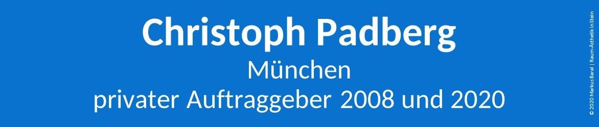 Weiße Schrift auf blauem Grund: Privater Auftraggeber, München.