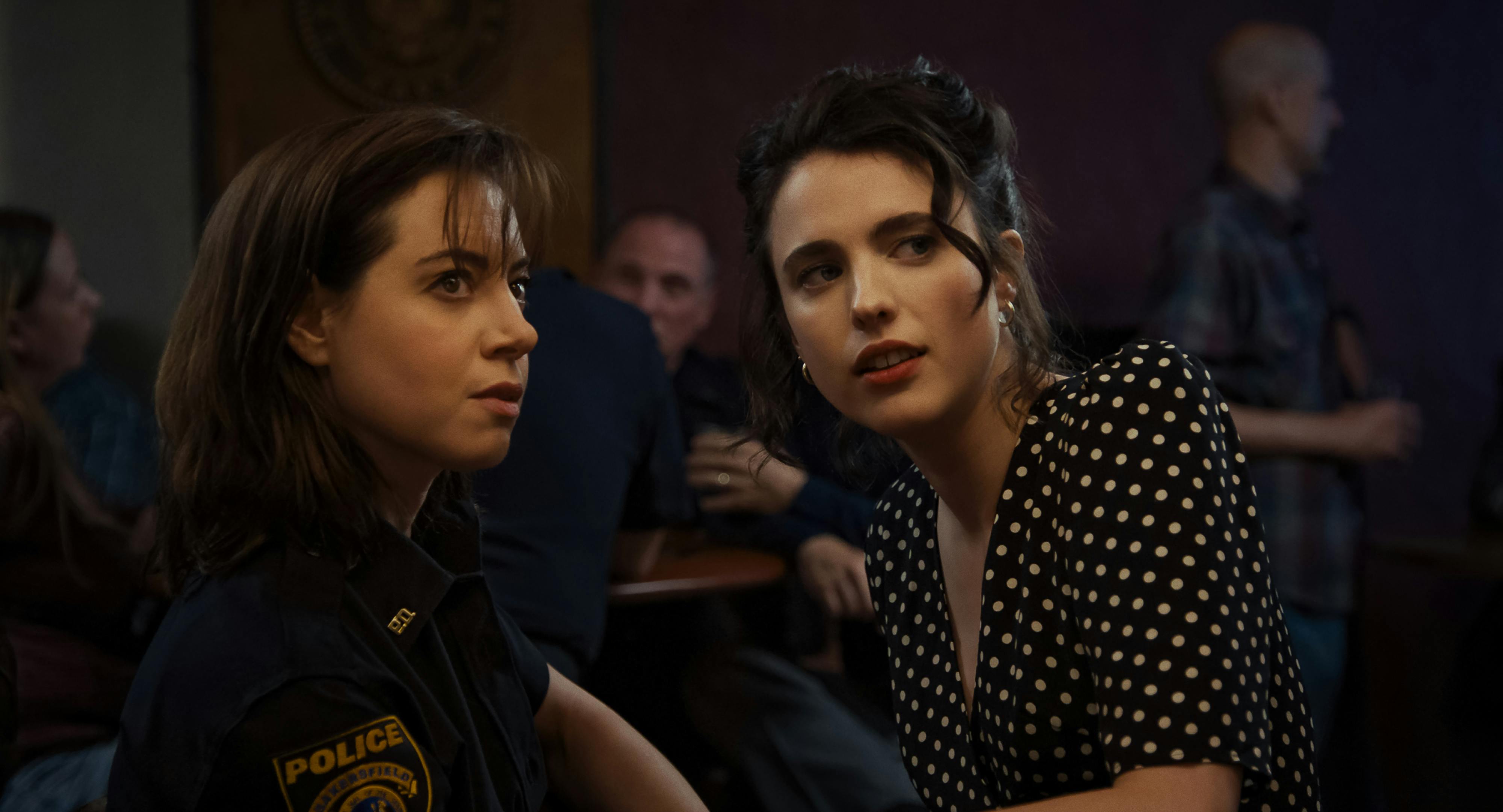 Do they or don't they?! Stricken und Häkeln und Co.: MG (Aubrey Plaza) und Honey (Margaret Qualley) // © 2025 FOCUS FEATURES LLC. ALL RIGHTS RESERVED.