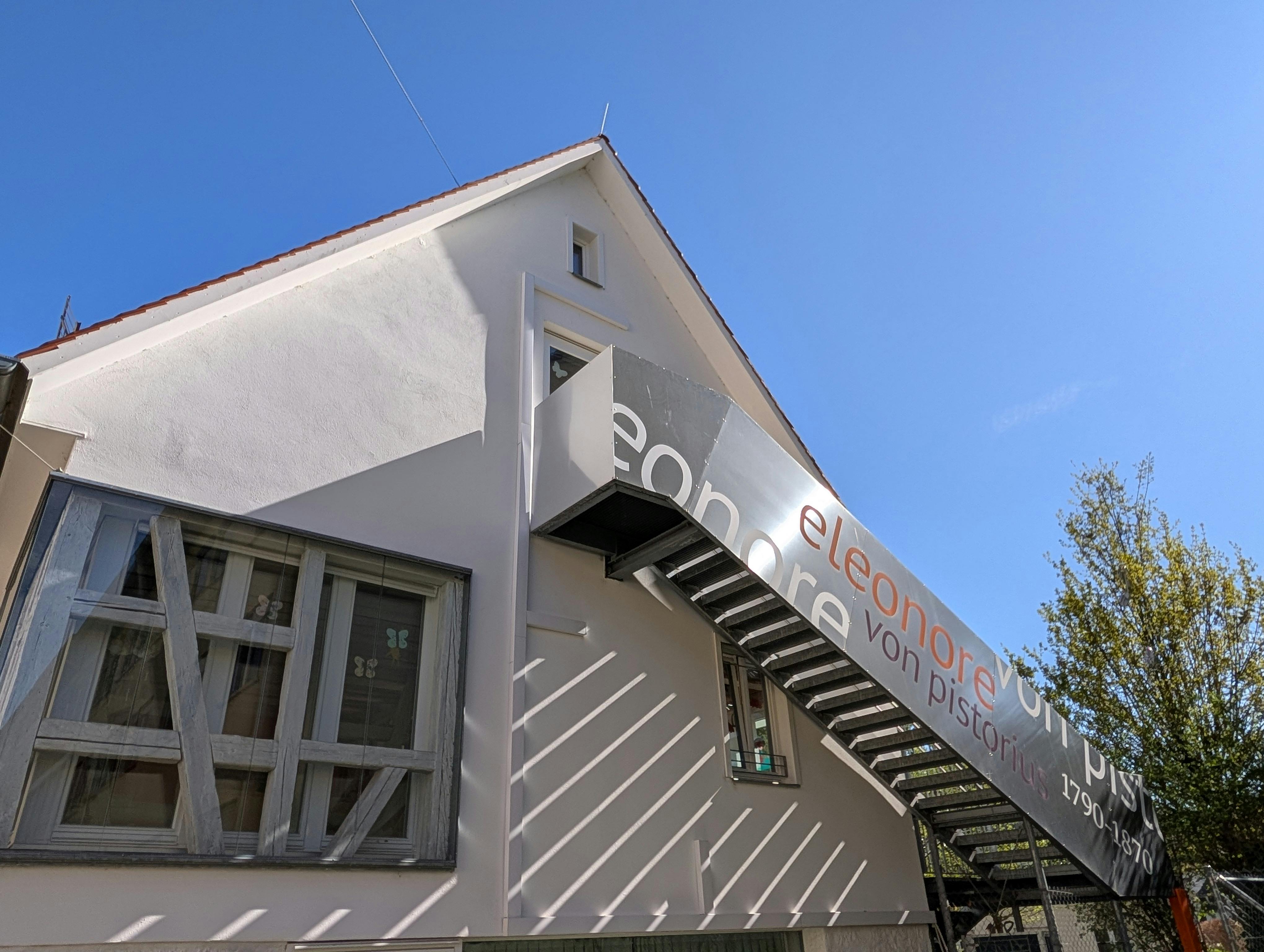Ansichten aus Gaisburg in Stuttgart-Ost: So schön kann ein wirklich altes Haus, das Gaisenhaus an der Hornbergstraße, saniert und umgebaut aussehen. Foto: Jürgen Brand