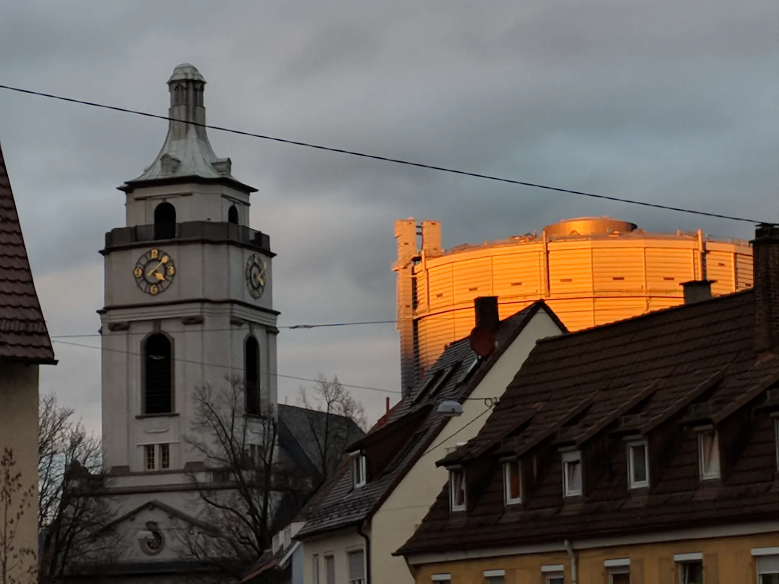 Tag des offenen Denkmals: Die Gaisburger Kirche ist dabei, der Gaskessel nicht. Foto: Jürgen Brand