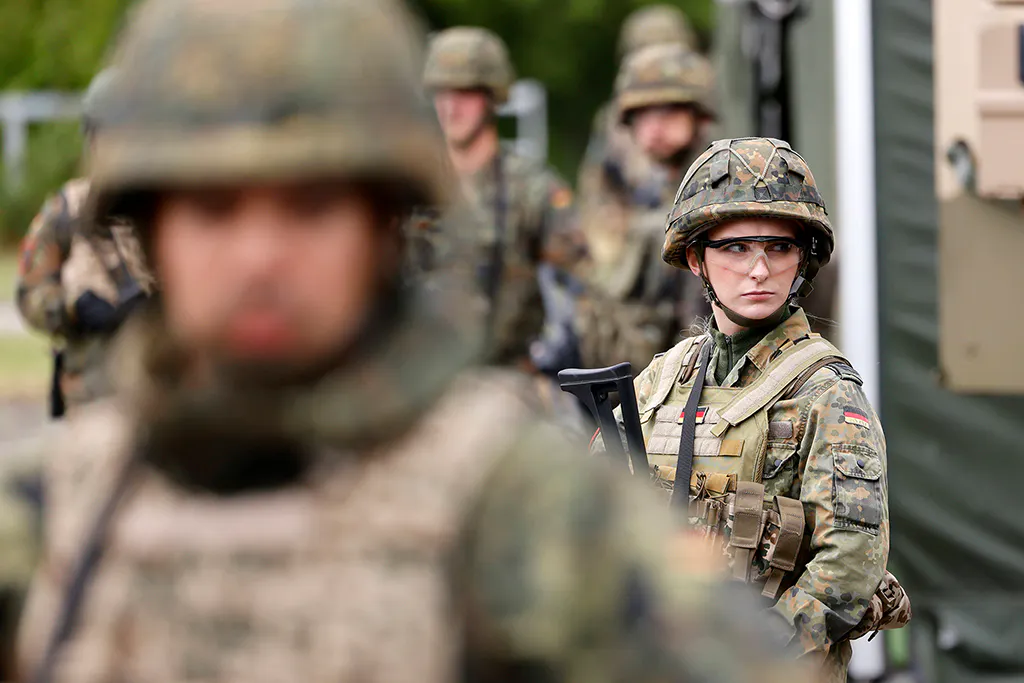 Soldatin in einem Infanterie-Trupp