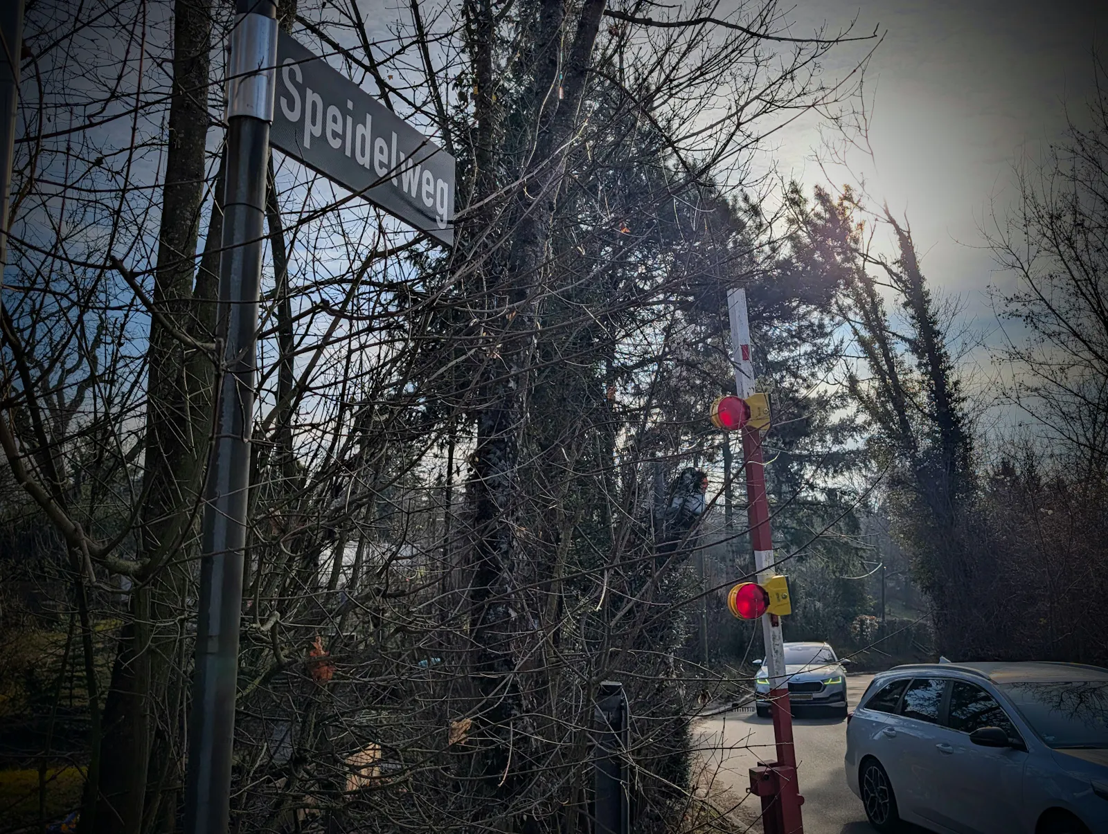 Der Durchgangsverkehr auf dem schmalen und steilen Speidelweg zwischen Rohracker und Frauenkopf ist seit Jahren ein Dauerthema bei Anwohnern und in der Kommunalpolitik. Foto: Jürgen Brand