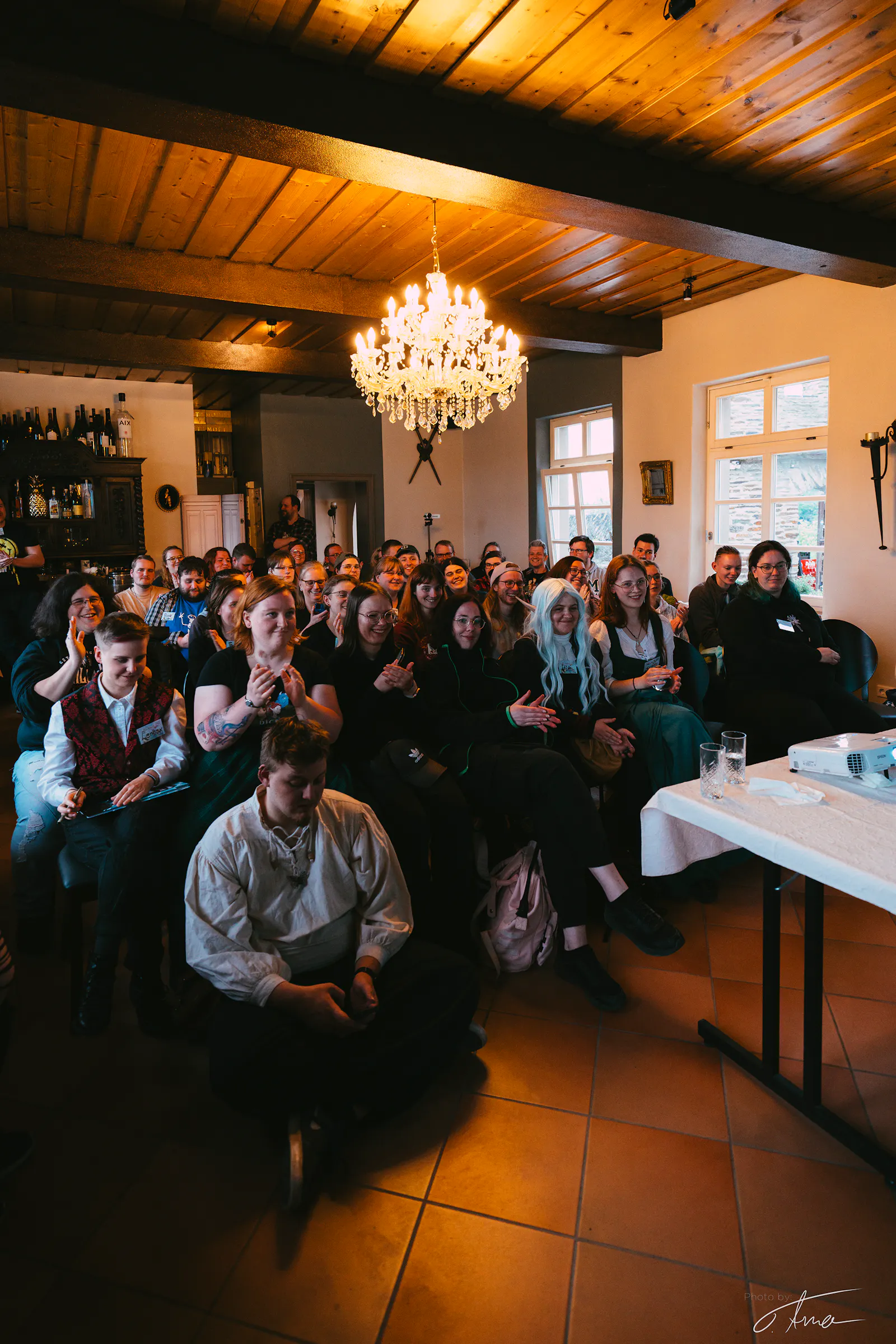 Reale Watchparty in der Burg