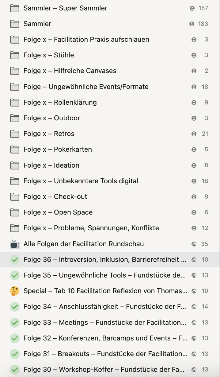 Screenshot aus der raindrop.io-Datenbank der Facilitation Rundschau. Zu sehen sind die verschiedenen Ordner der zukünftigen Ausgaben wie z.B. zu Themen wie "Open Space", "Anschluss nach Formaten" oder "Check-out". Auch zu sehen, die Ordner der bestehenden Folgen wie "Folge 33 – Meetings" oder "Folge 31 – Breakouts"