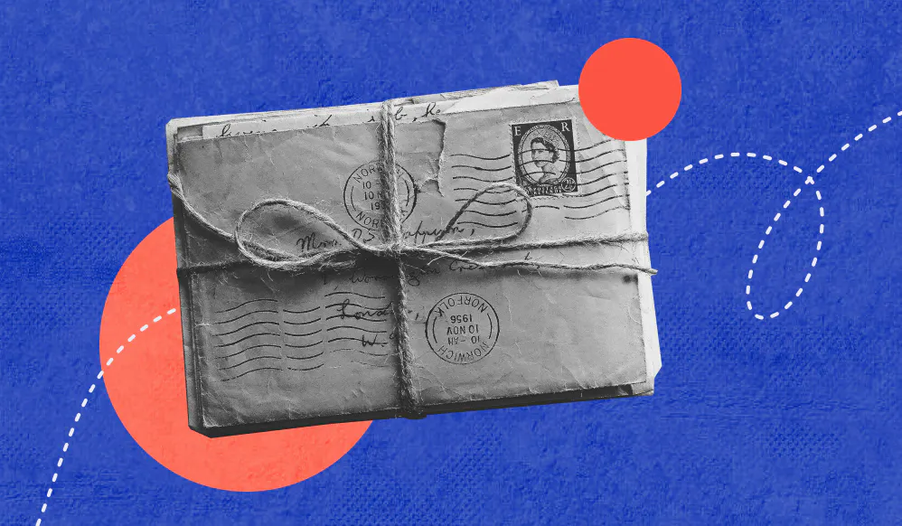 Ein Paket Briefe vor stilisiertem Hintergrund.
