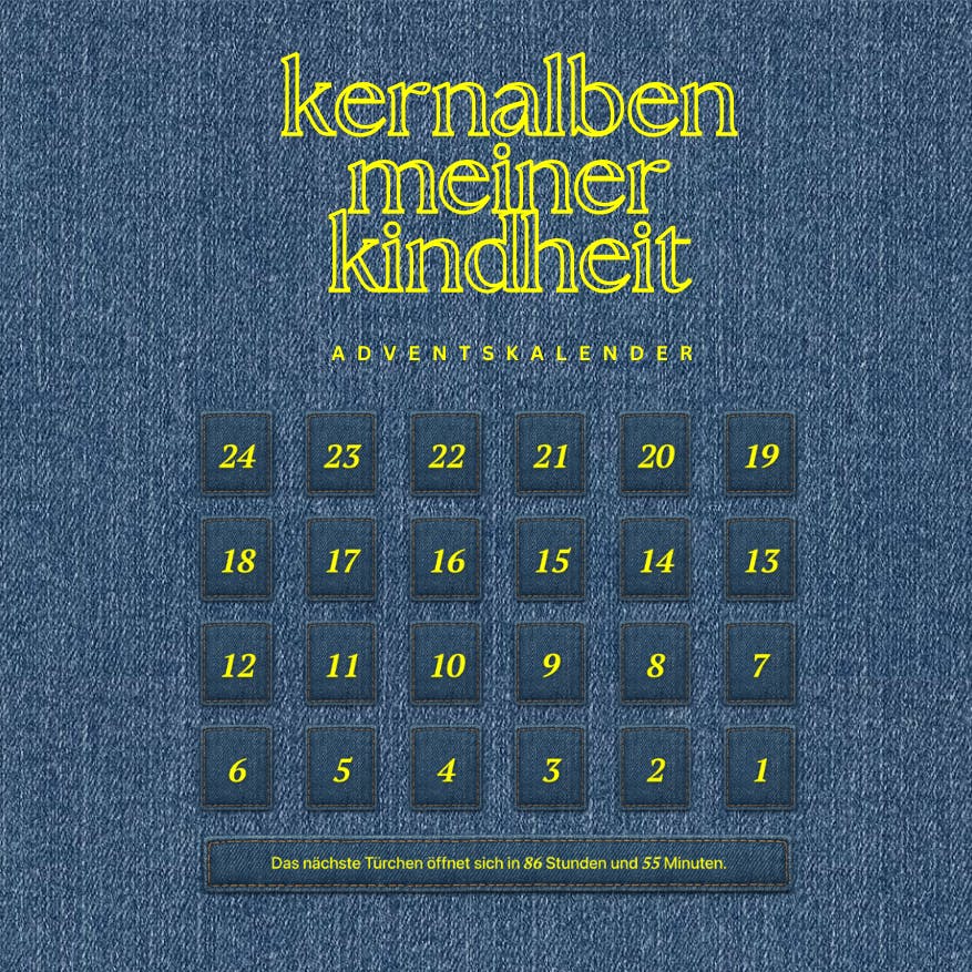 Im Bild: Blauer Denim-Stoff auf dem 24 Jeans-Flicken mit 24 Nummern gleich einem Adventskalender zu sehen sind. Die Überschrift ist in Neongelb und lautet: “kernalben meiner kindheit, adventskalender”