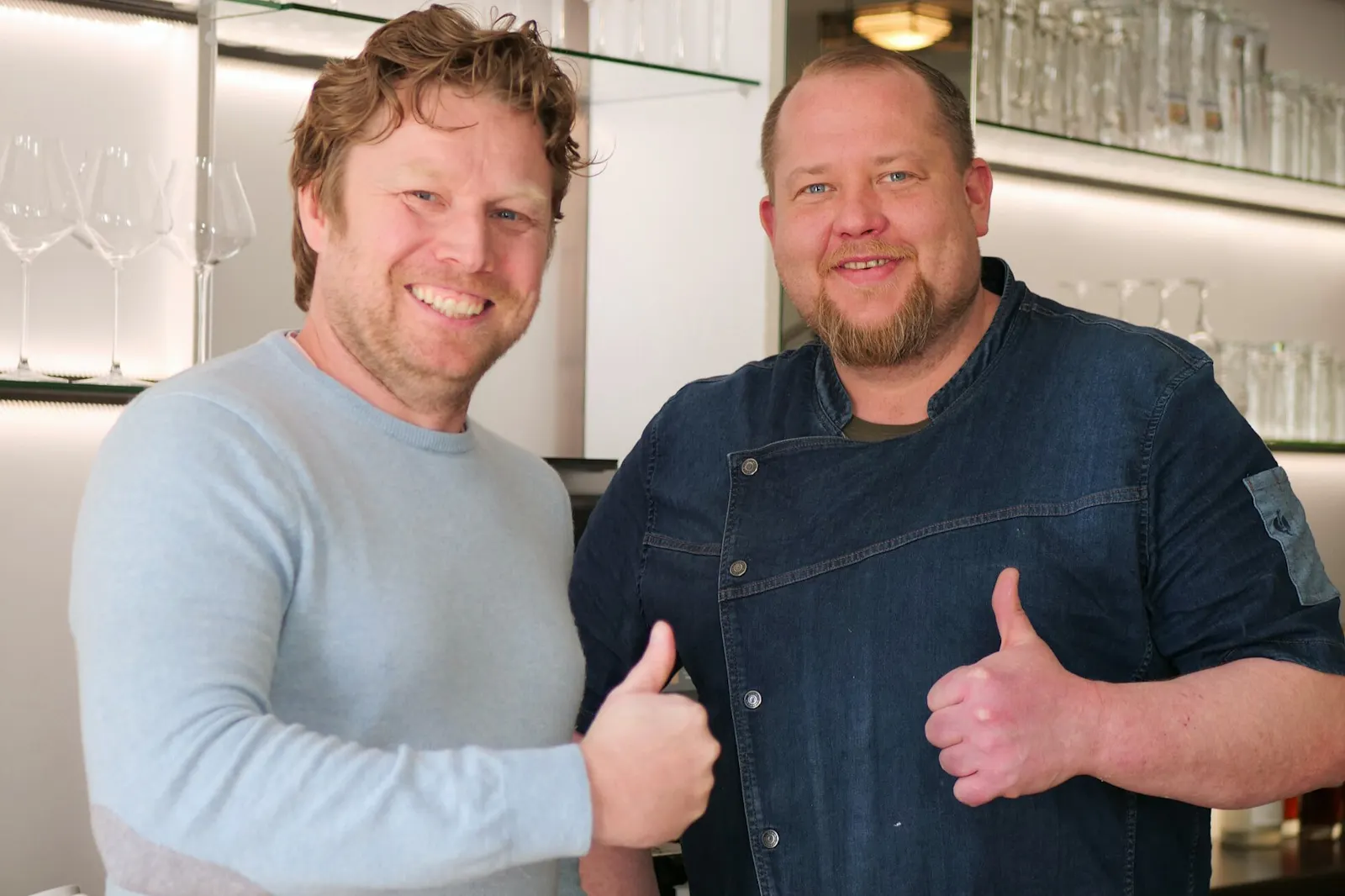 Restaurantleiter Daniel Müller aus Berlin und Chefkoch Dustin Krämer aus Guben