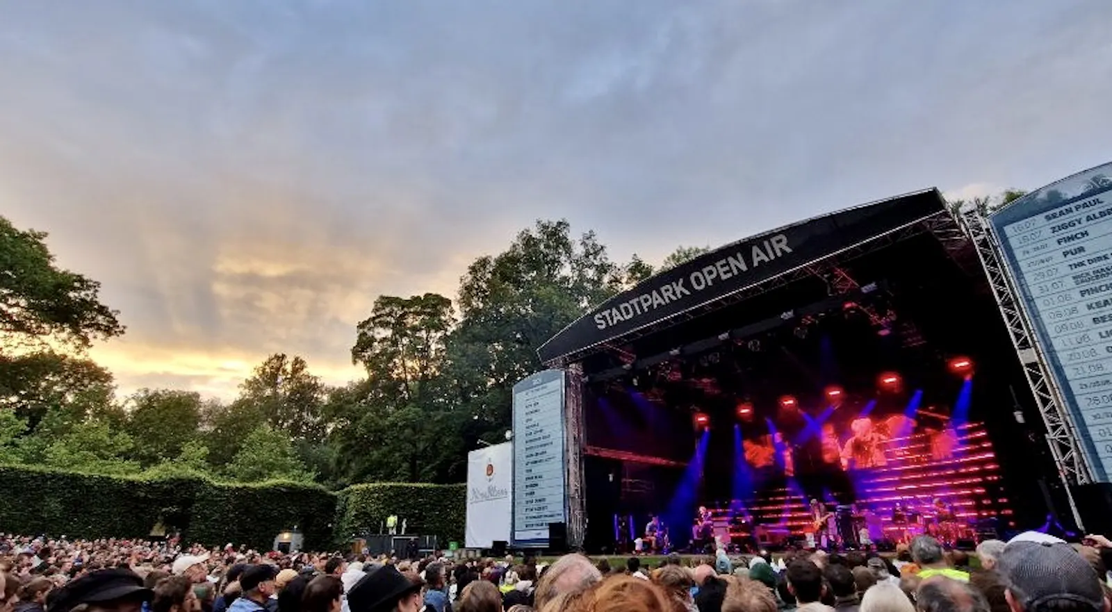 Hamburger Stadtpark: Bühne mit Publikum