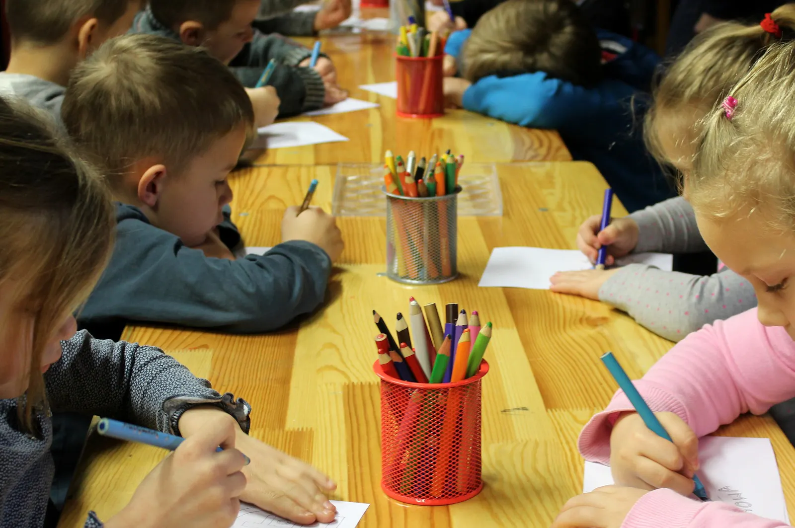 Malende Kindergartenkinder