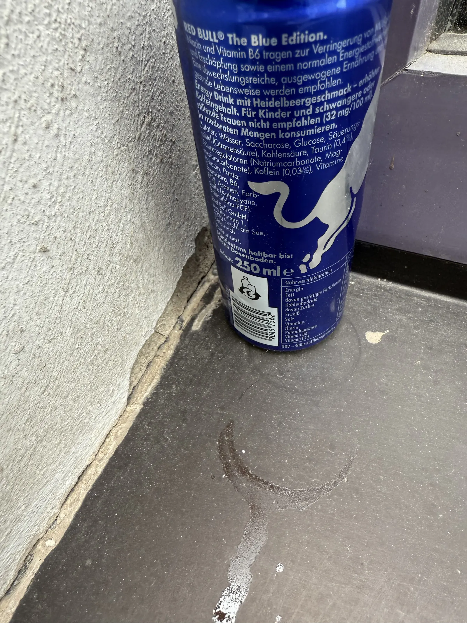 Dose mit dem Pfandlogo.