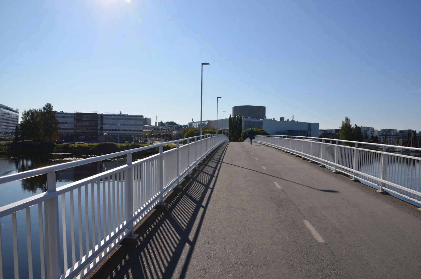 Brücke für Radfahrer und Fußgänger ins Zentrum, Oulu