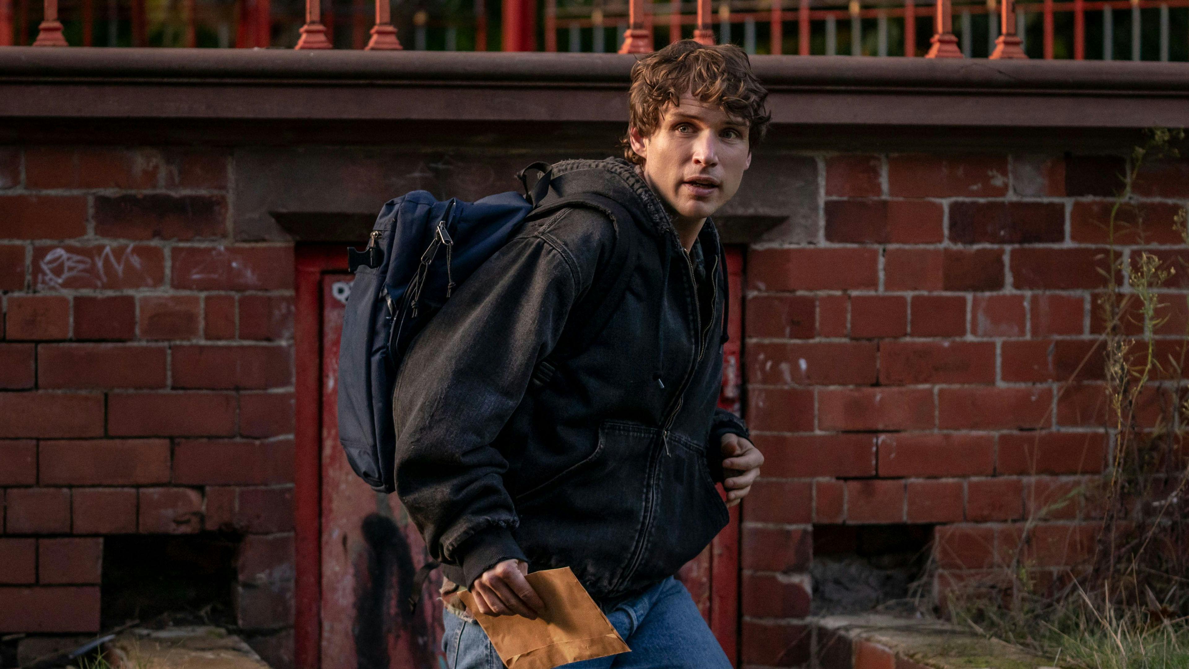 Nicholas Denton nei panni di Guy Anatole, protagonista della serie tv "Talamasca"