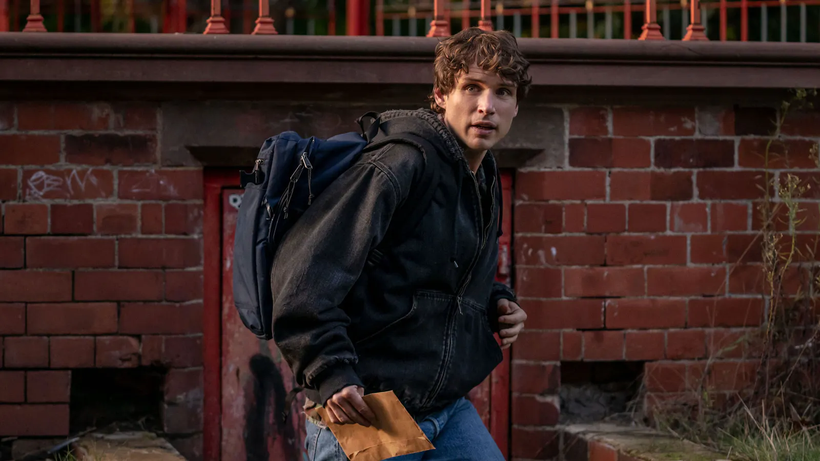 Nicholas Denton nei panni di Guy Anatole, protagonista della serie tv "Talamasca"
