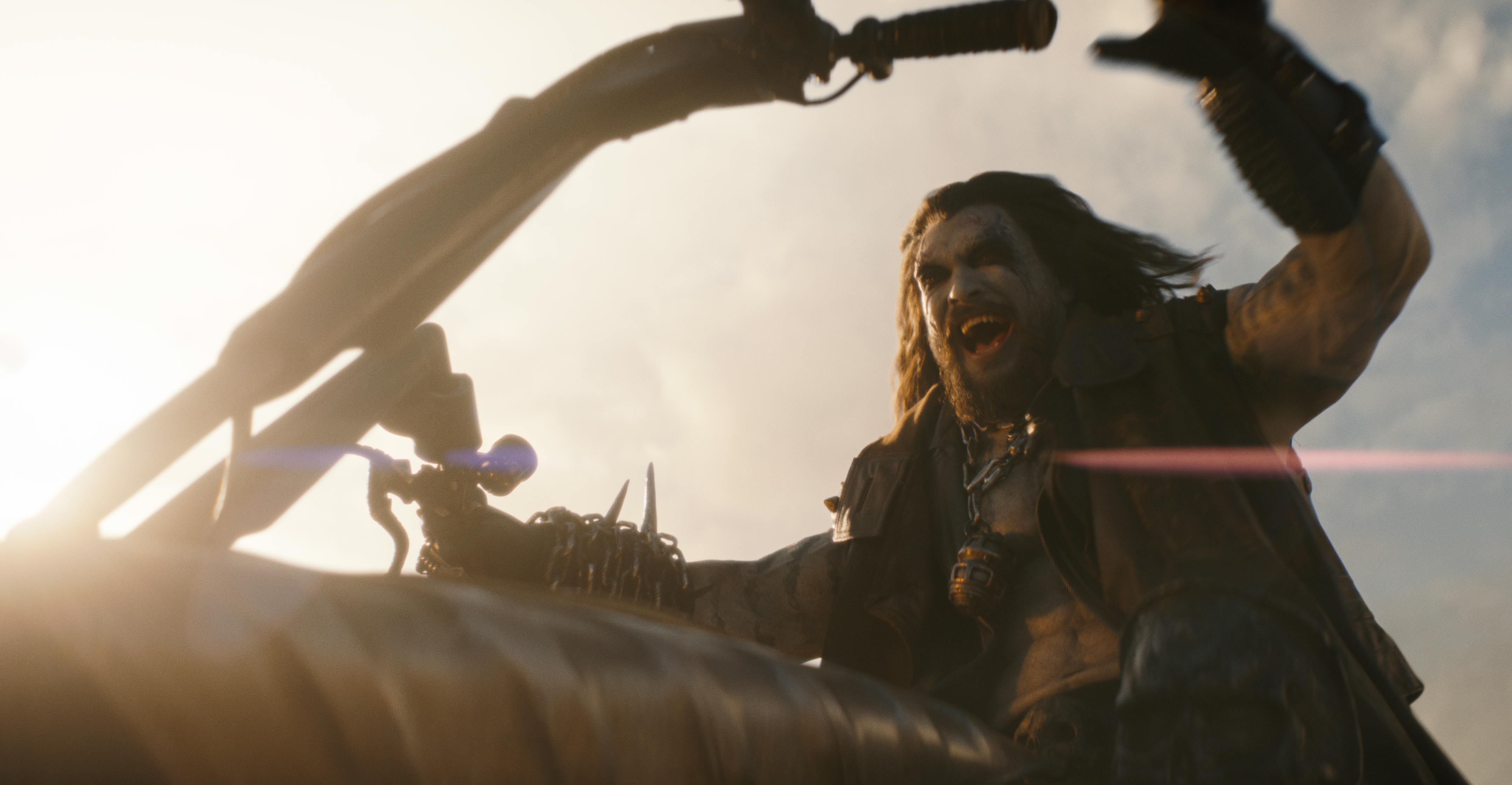 Dumpf ist Trumpf: Jason Momoa als Lobo in Supergirl // © 2026 Warner Bros. Entertainment. All Rights Reserved. TM & © DC