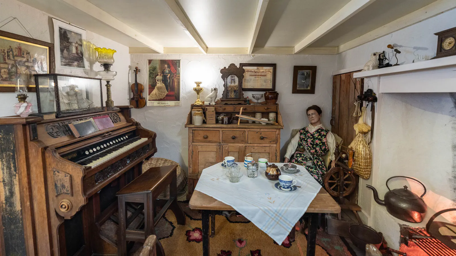 Blick in ein altes Crofthouse im Museum