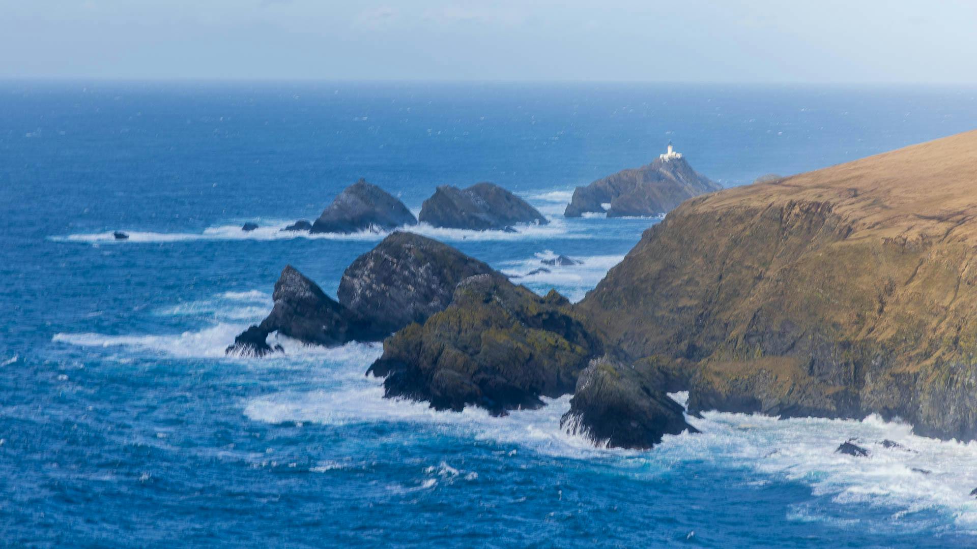 Muckle Flugga in der Ferne