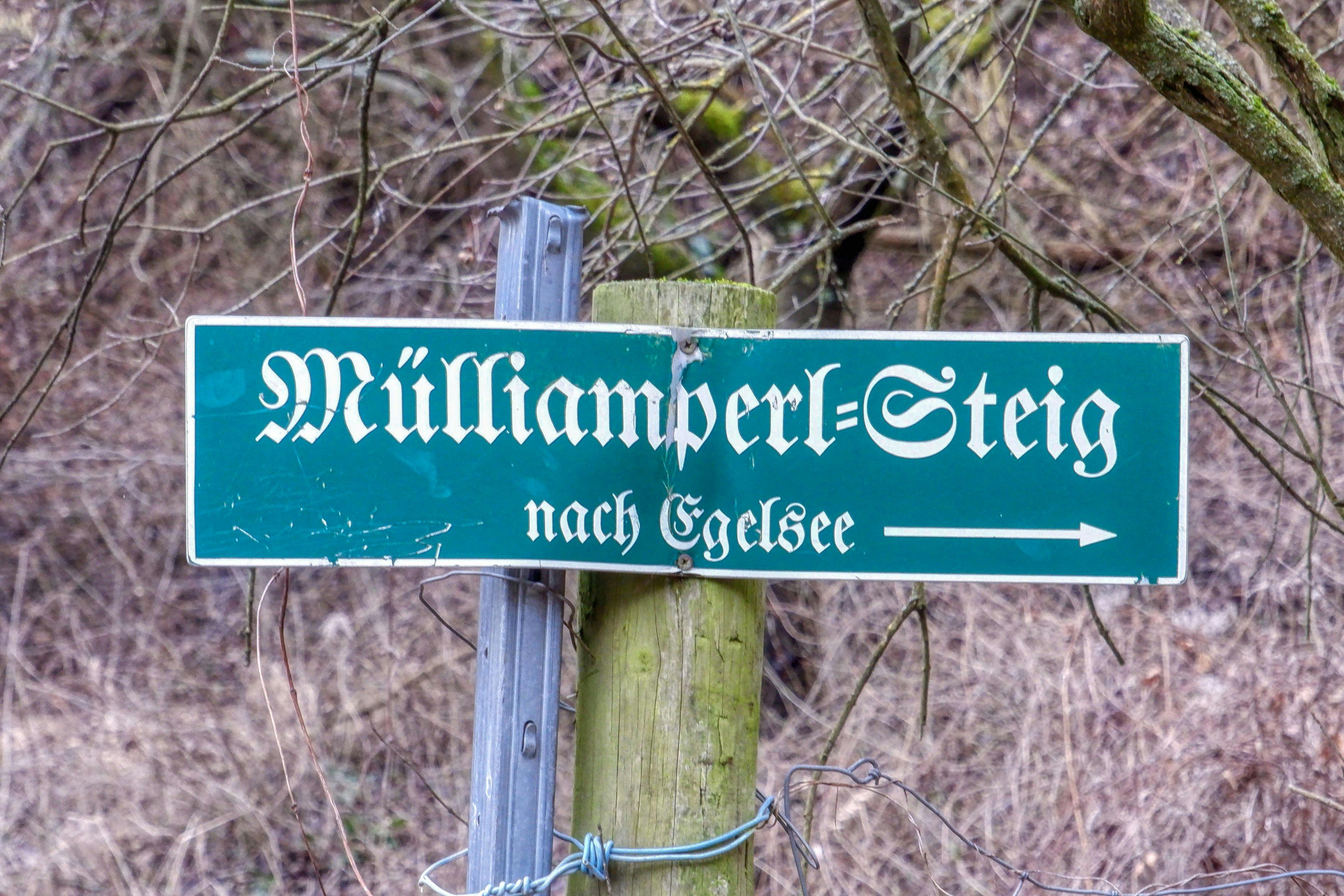 Wegweiser "Mülliamperl-Steig nach Egelsee"