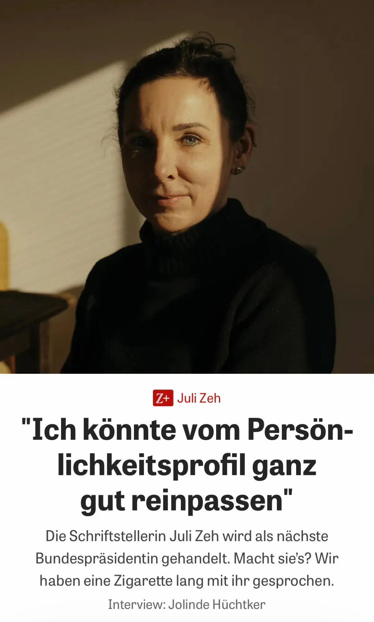 Bild von Juli Zeh
Z+
Juli Zeh
"Ich könnte vom Persön-lichkeitsprofil ganz gut reinpassen"
Die Schriftstellerin Juli Zeh wird als nächste Bundespräsidentin gehandelt. Macht sie's? Wir haben eine Zigarette lang mit ihr gesprochen.
Interview: Jolinde Hüchtker